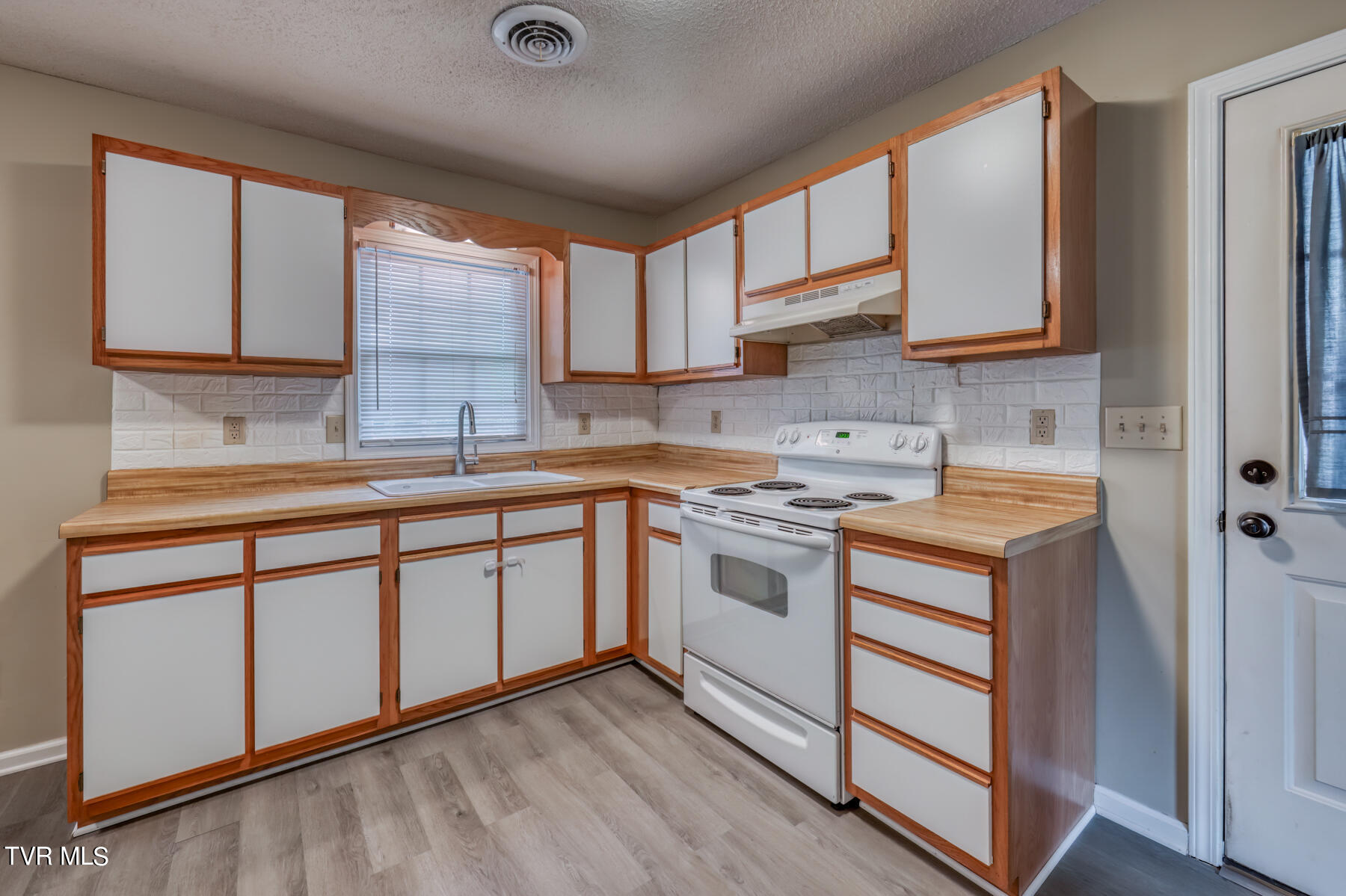 1428 Suncrest Drive