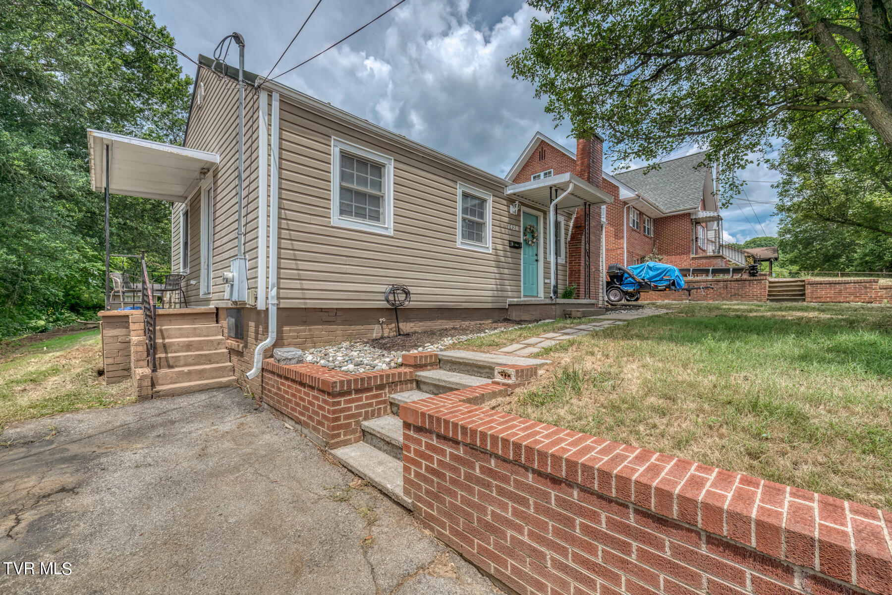1428 Suncrest Drive