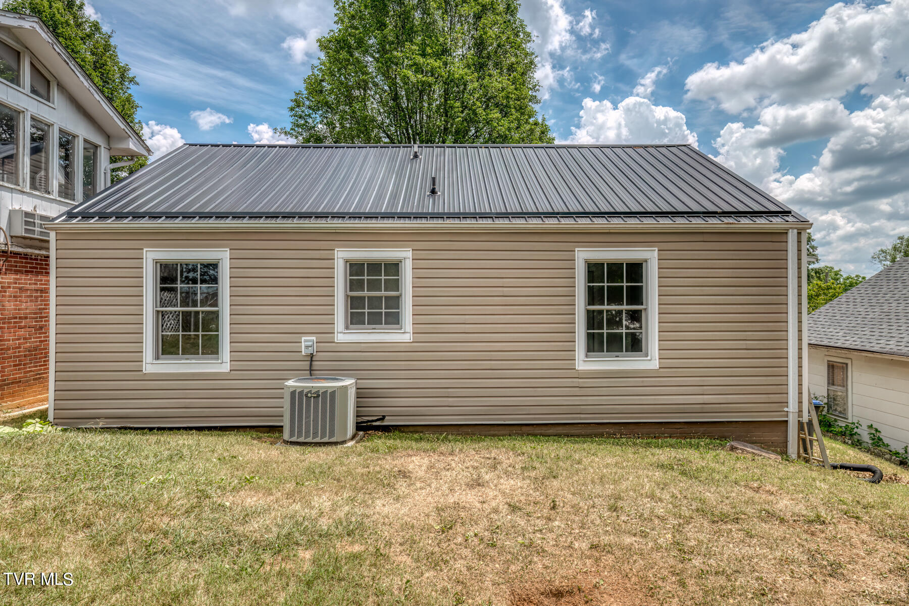 1428 Suncrest Drive