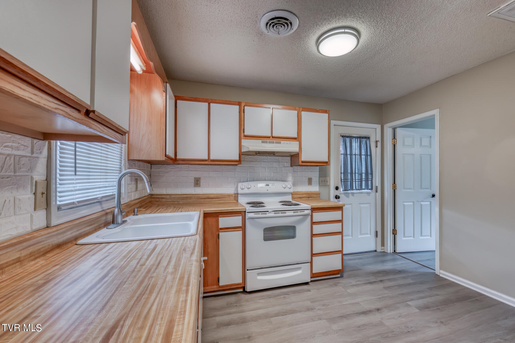 1428 Suncrest Drive