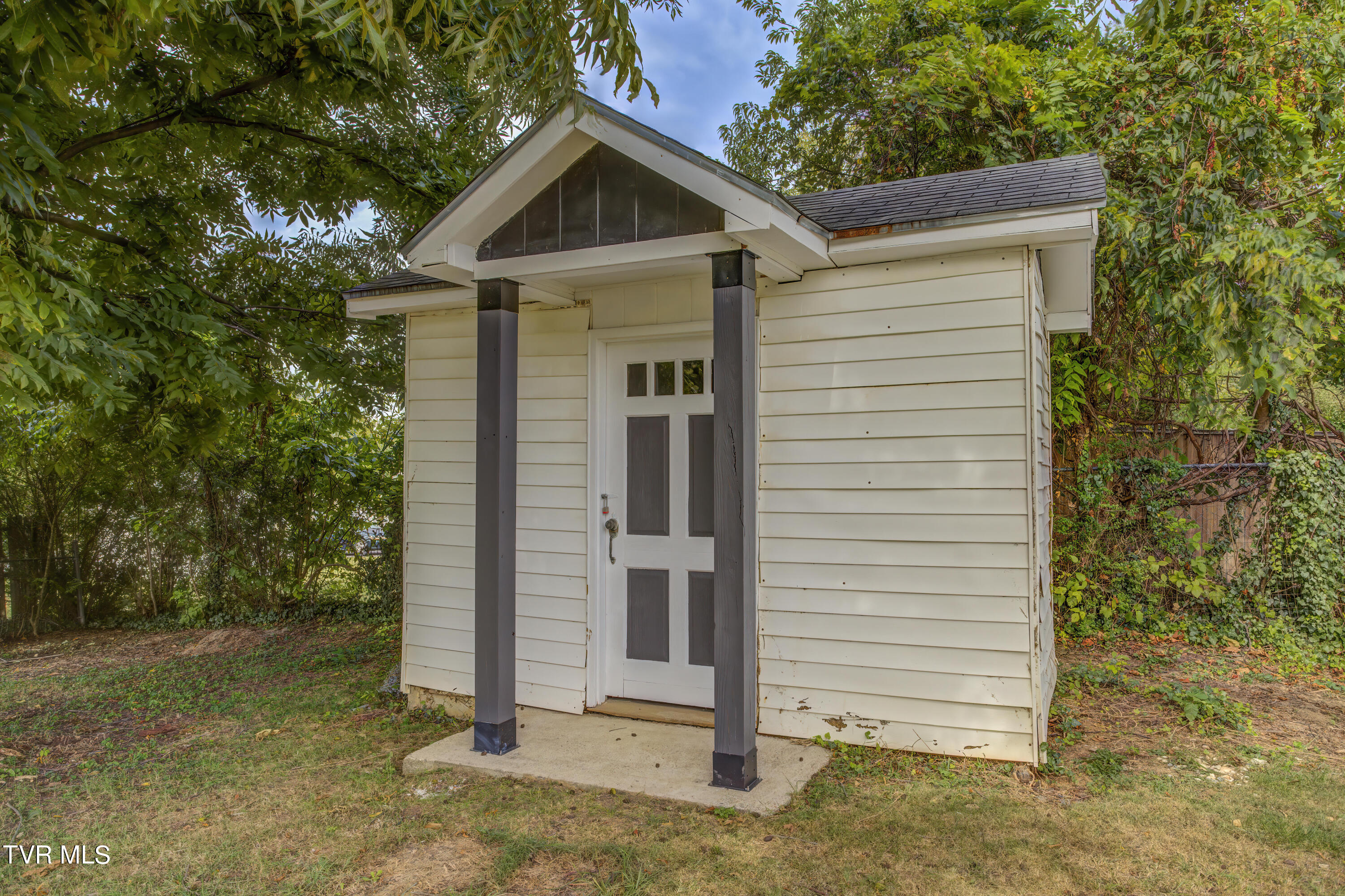 303 Bettie Street