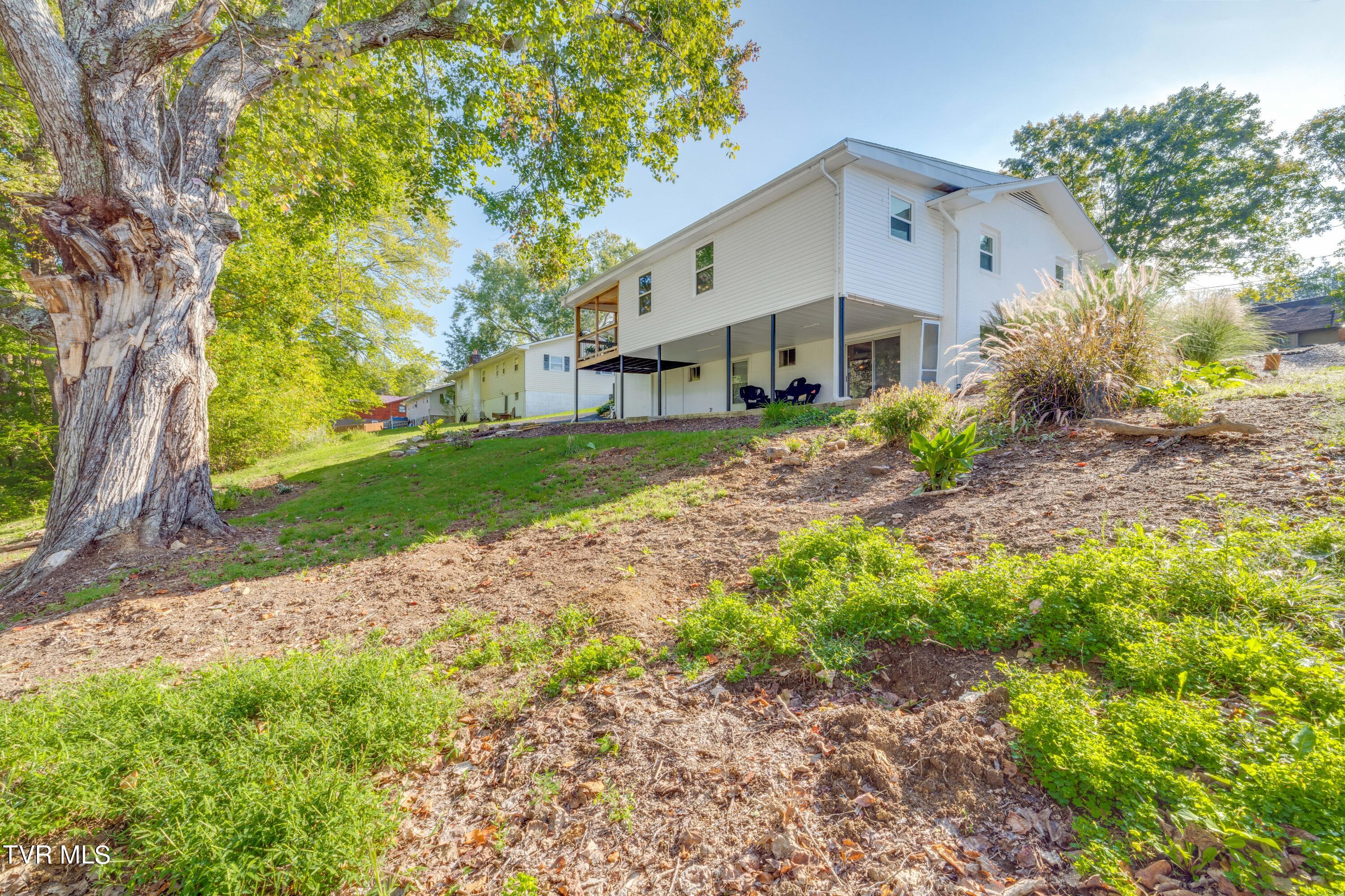 407 Hillrise Drive