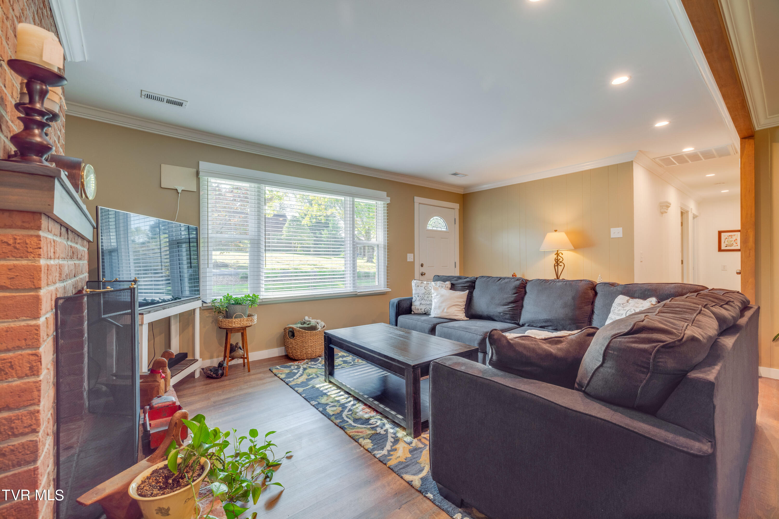 407 Hillrise Drive