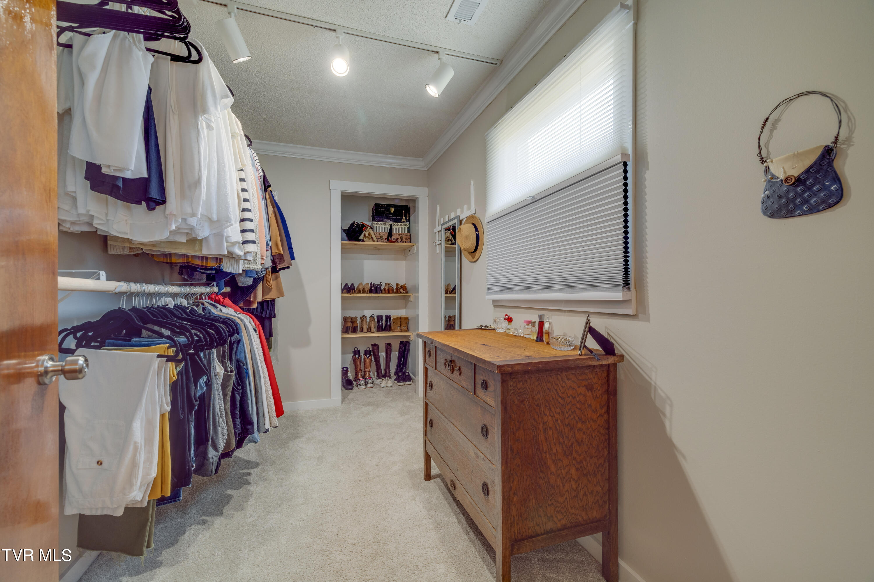 407 Hillrise Drive