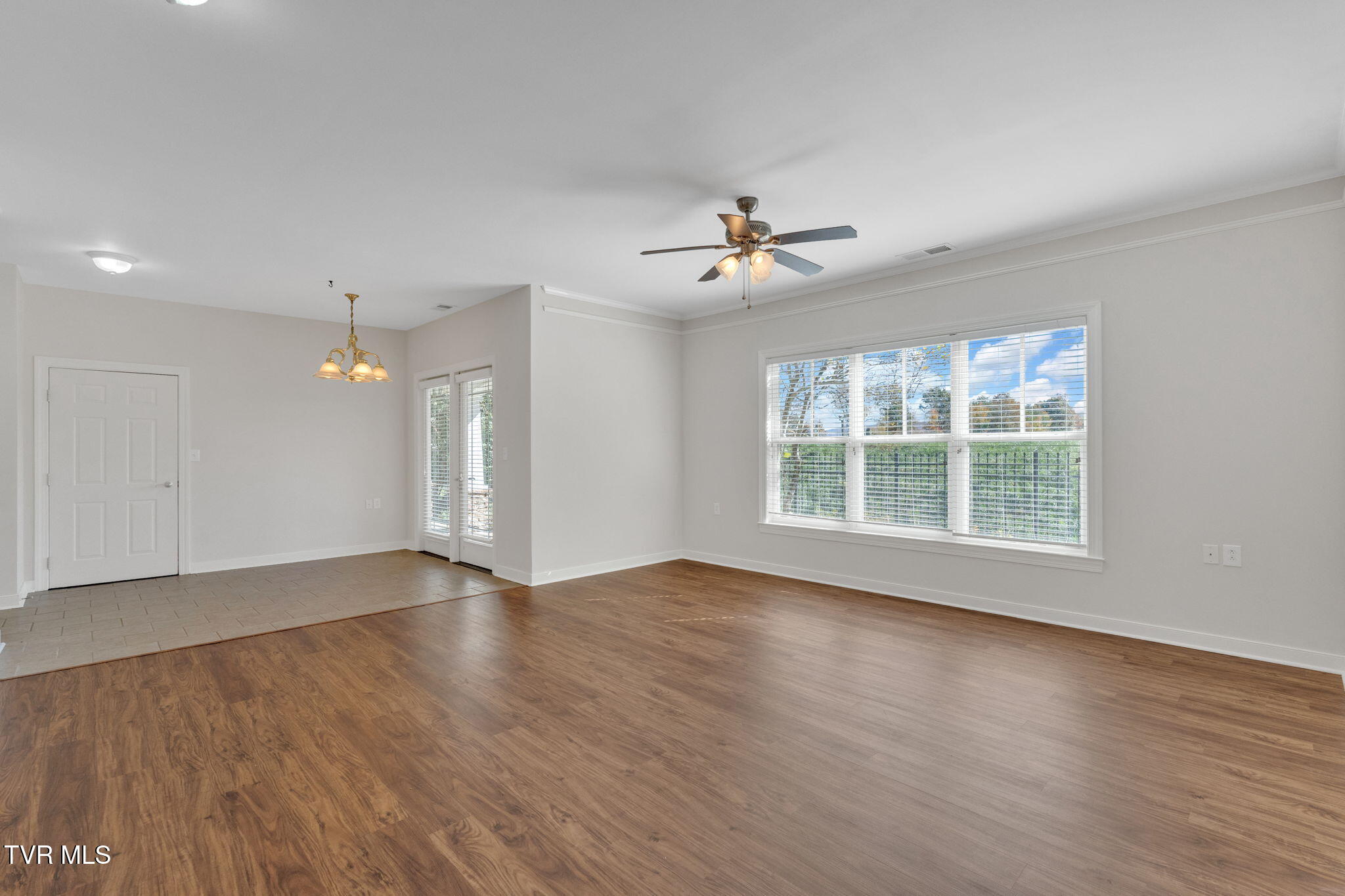 211 University Parkway 10