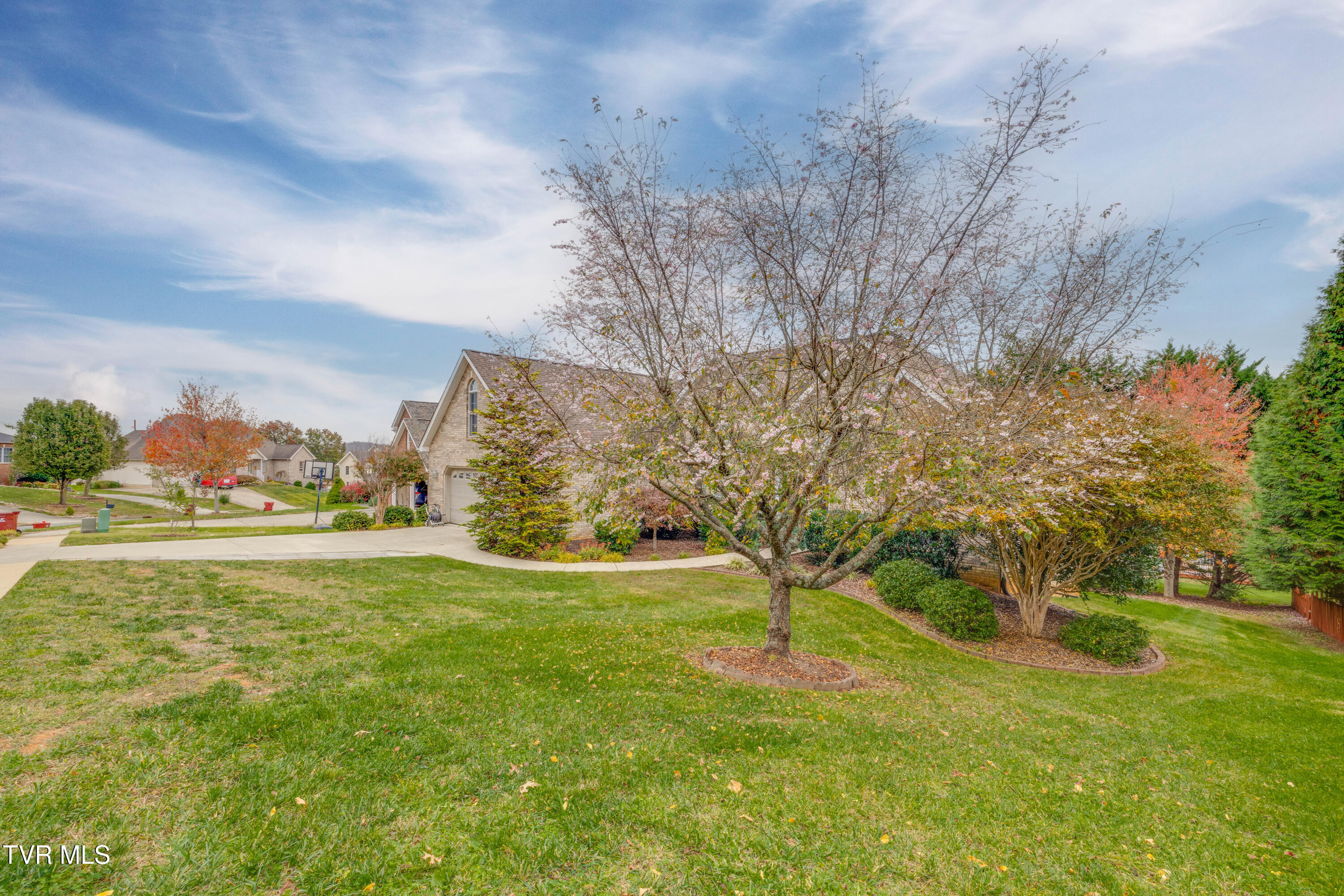 212 Emerald Chase Circle