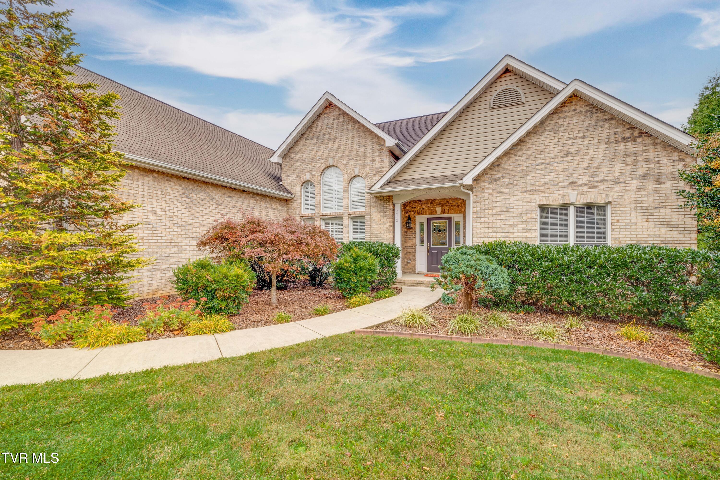 212 Emerald Chase Circle