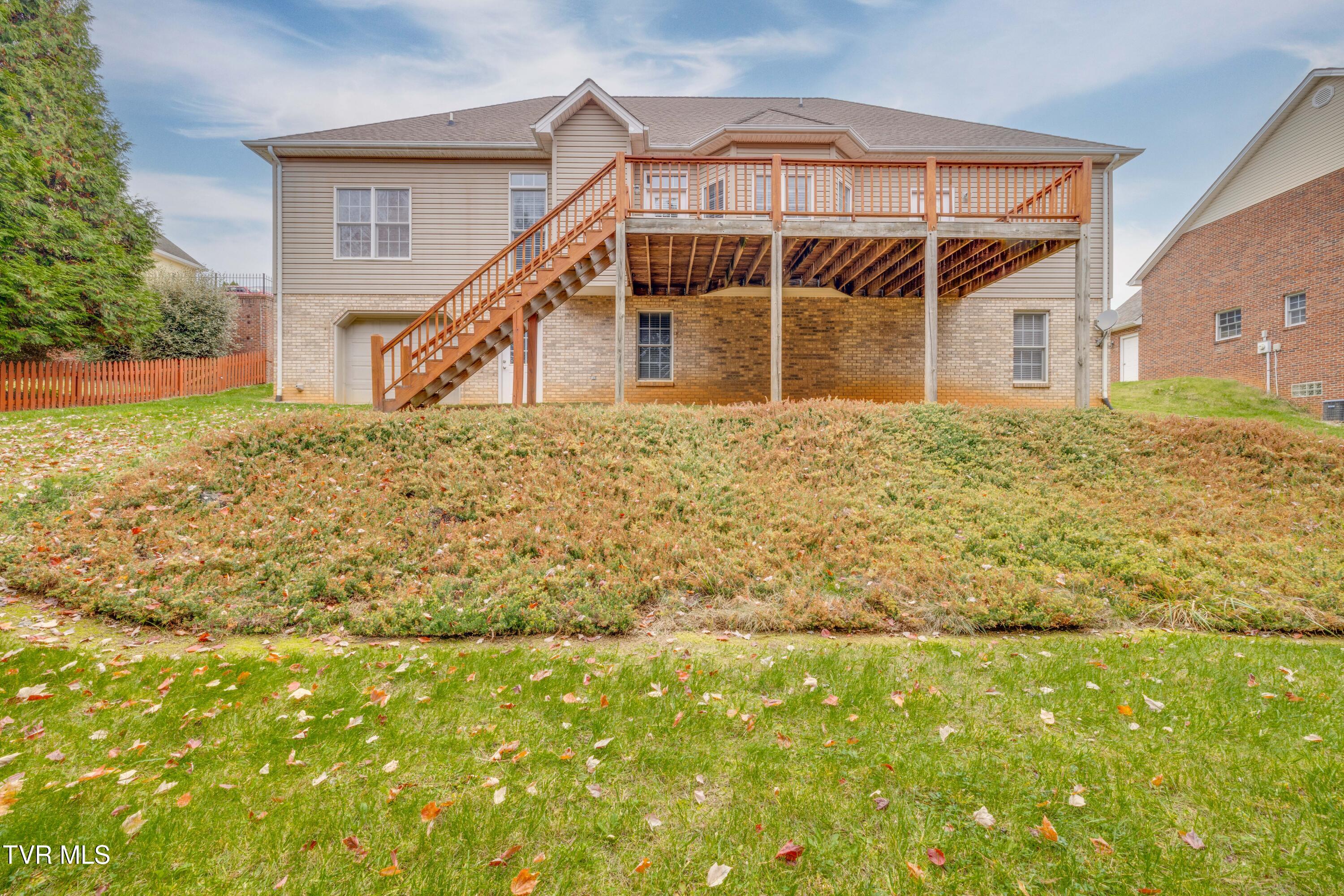 212 Emerald Chase Circle