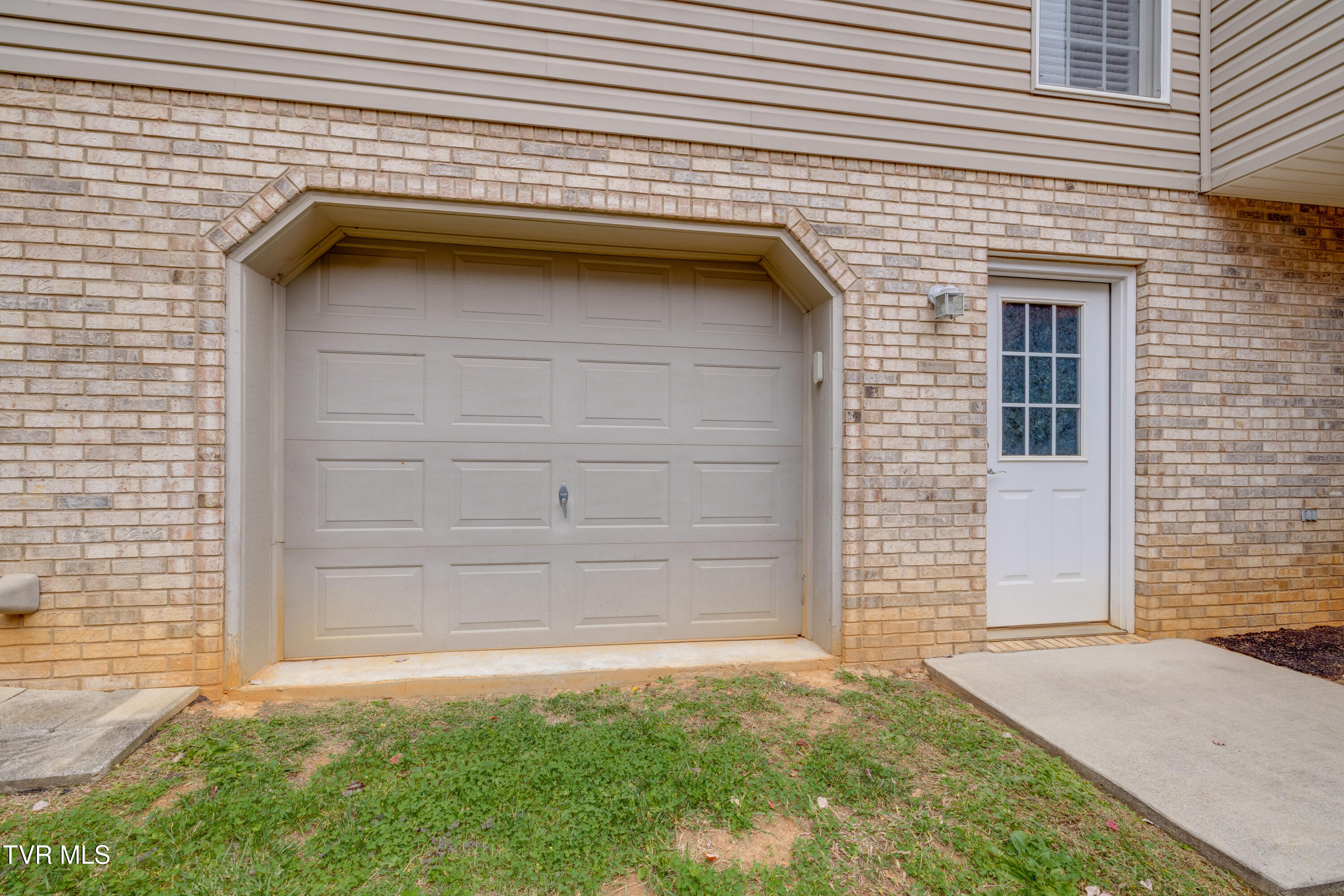 212 Emerald Chase Circle
