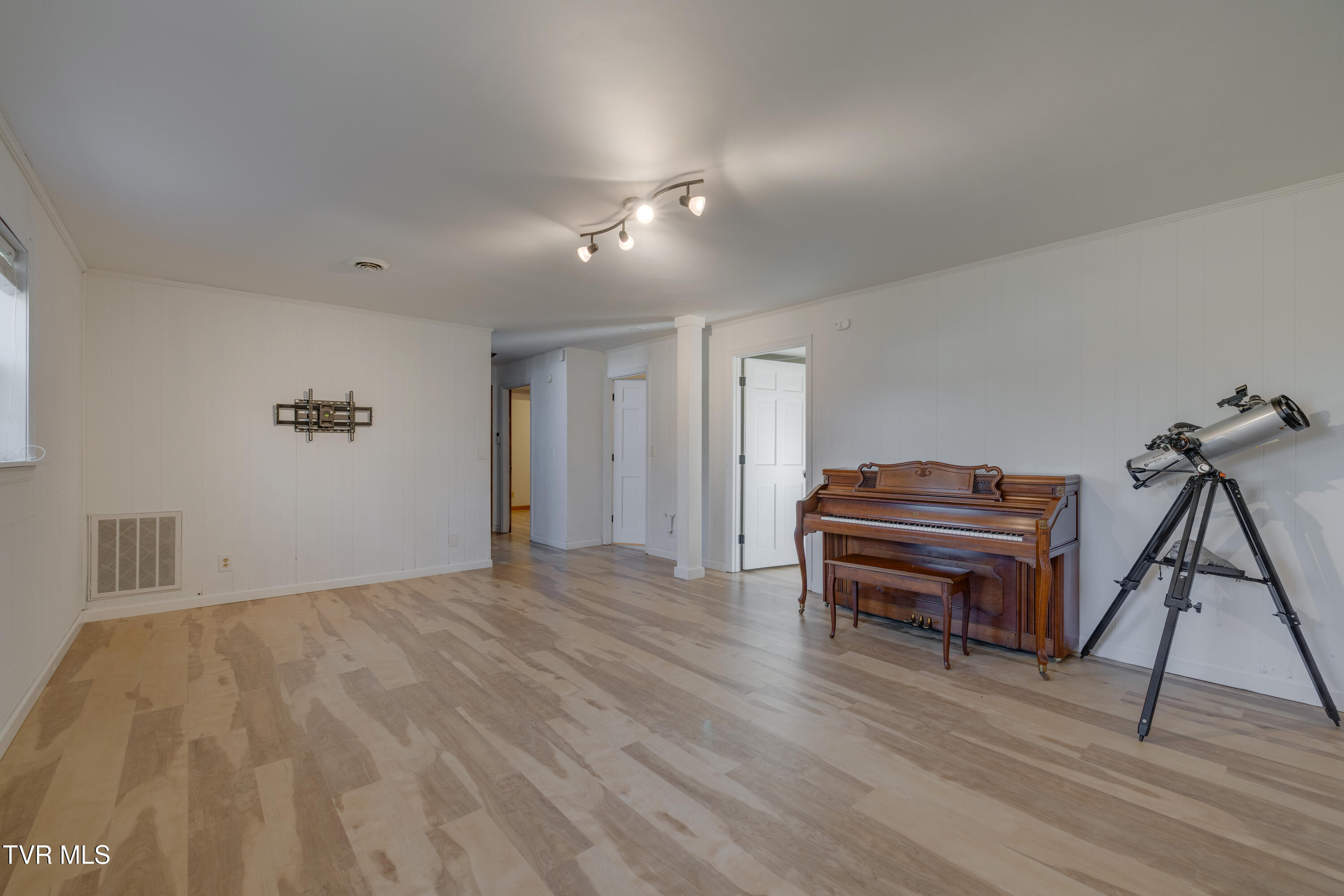 2502 Rambling Road
