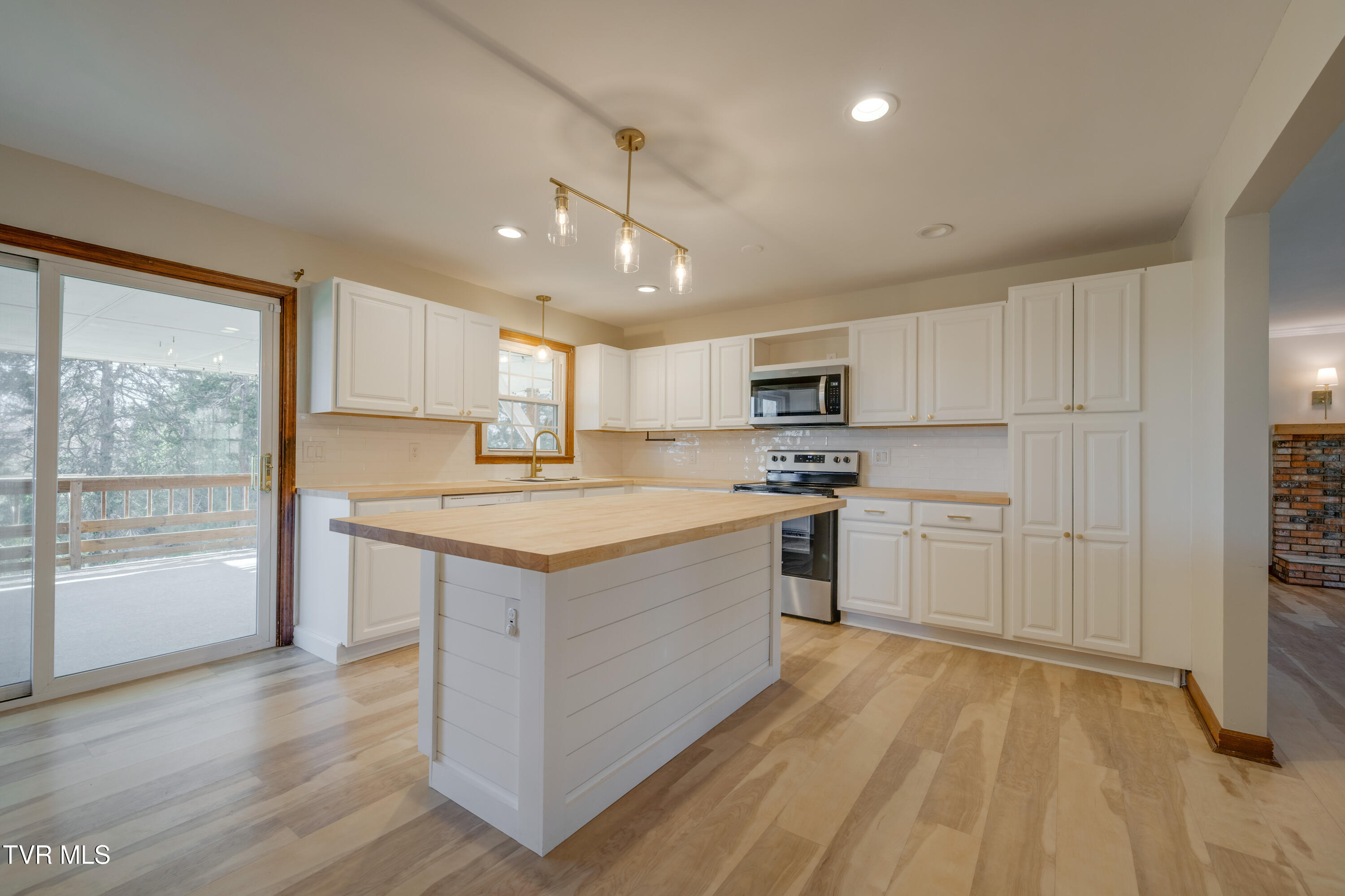 2502 Rambling Road