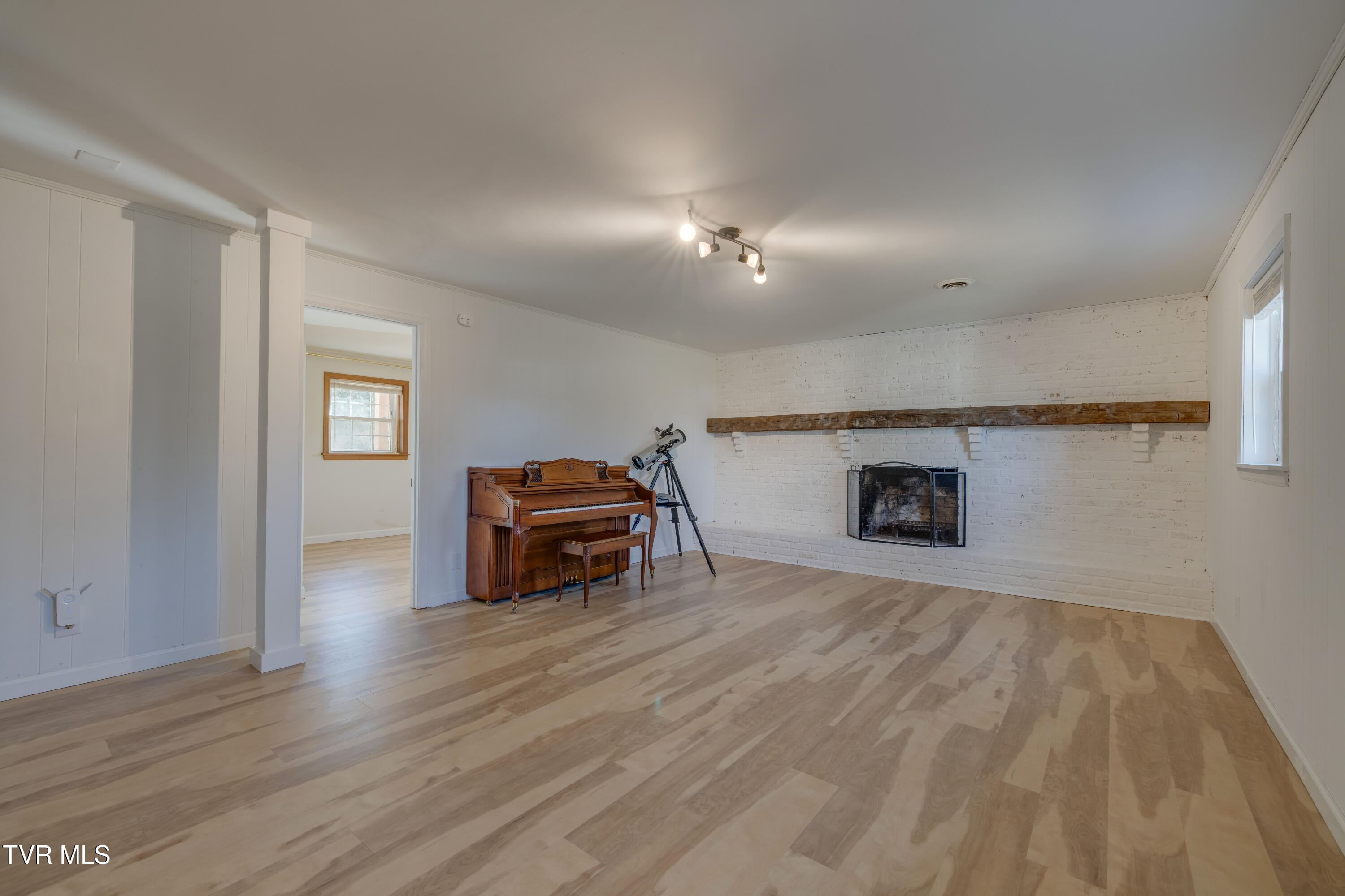 2502 Rambling Road