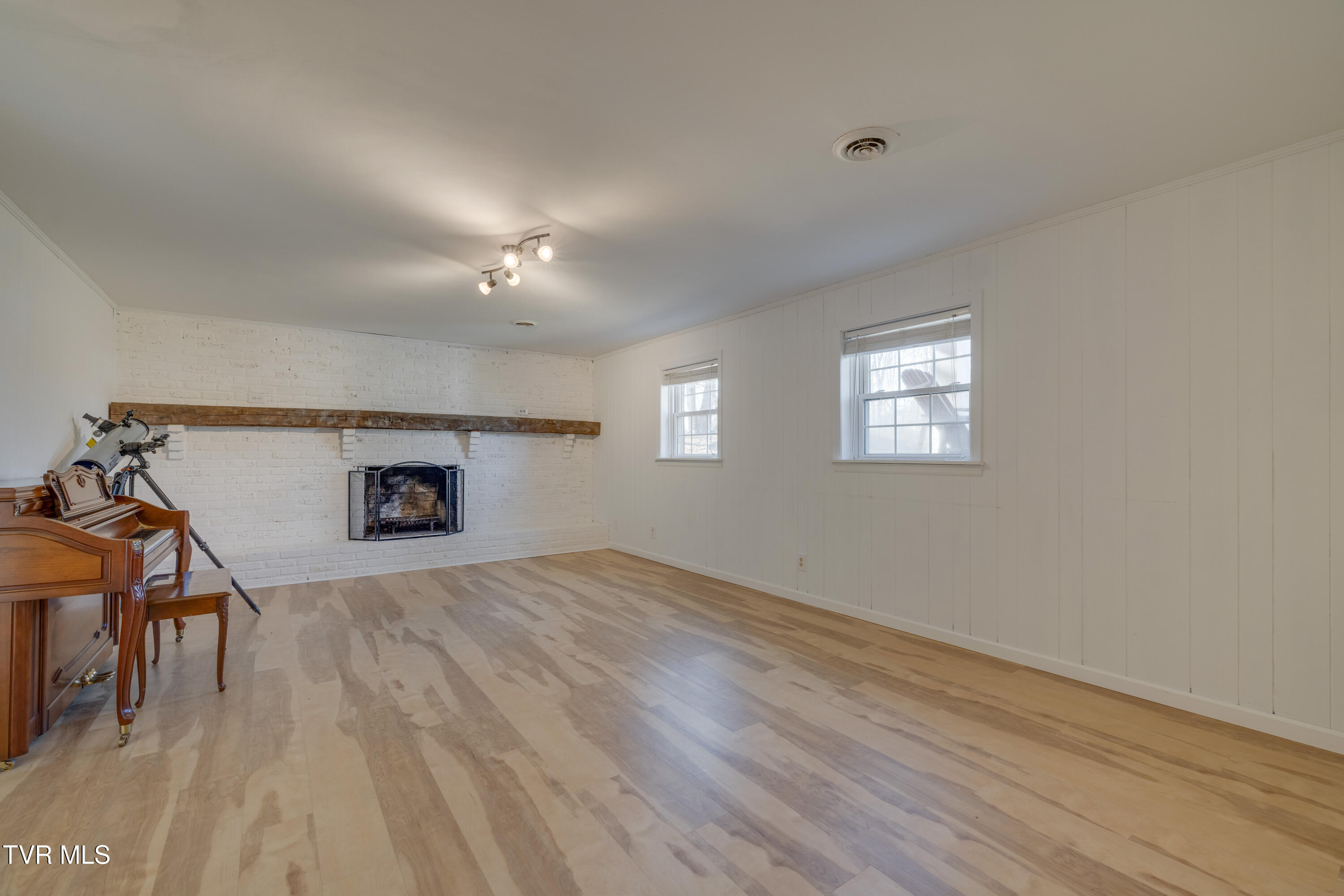 2502 Rambling Road