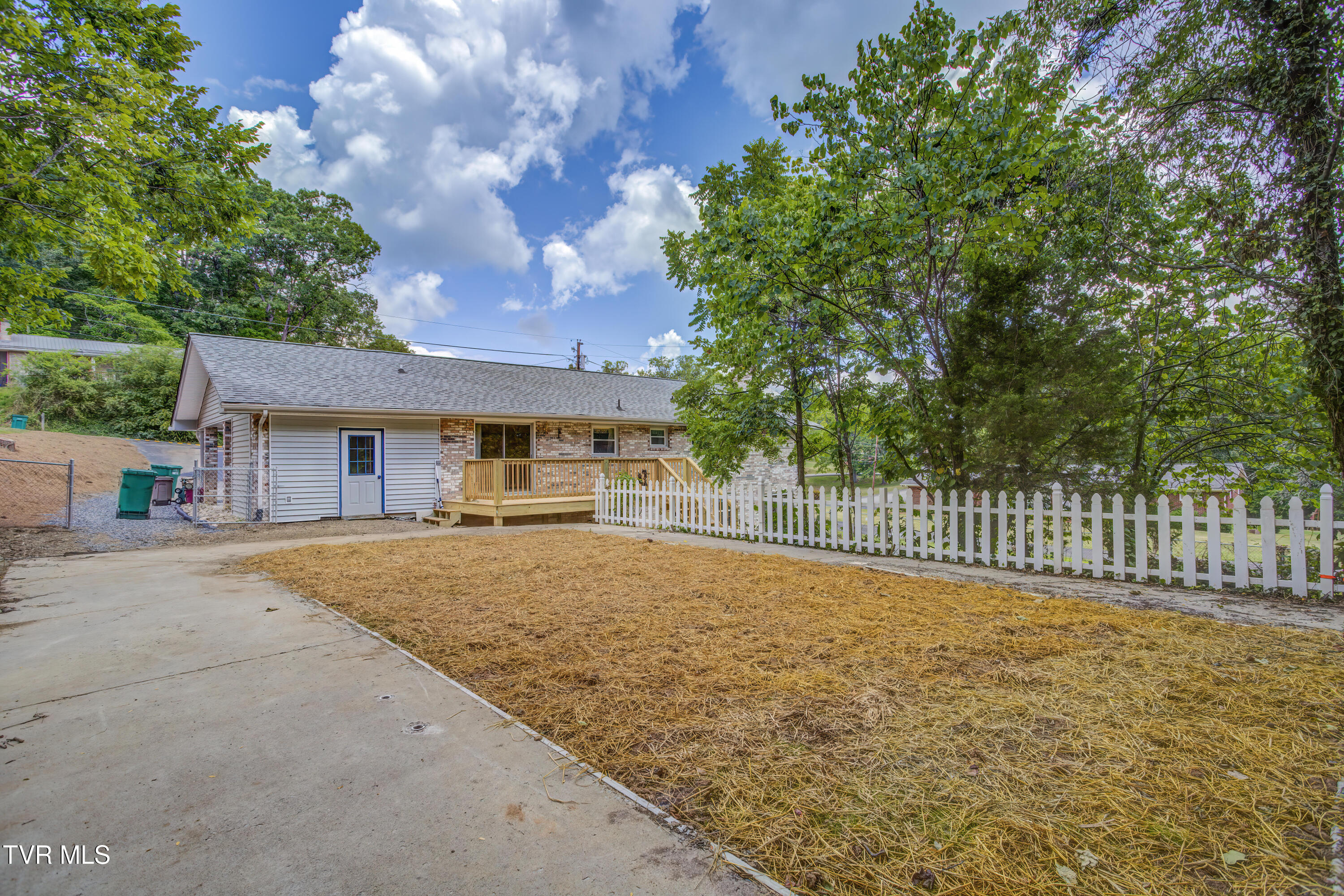4005 Leaning Pine Road