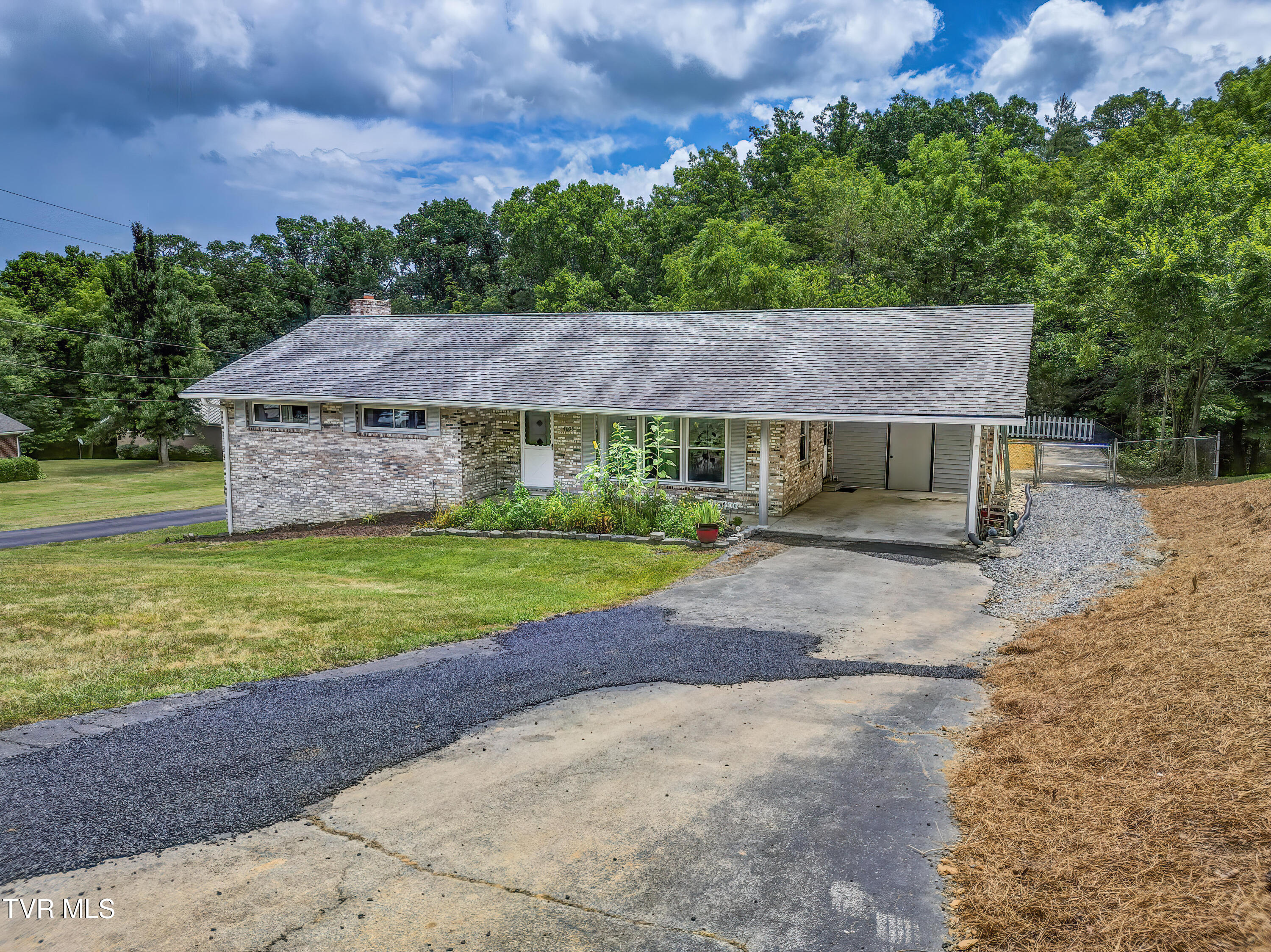 4005 Leaning Pine Road