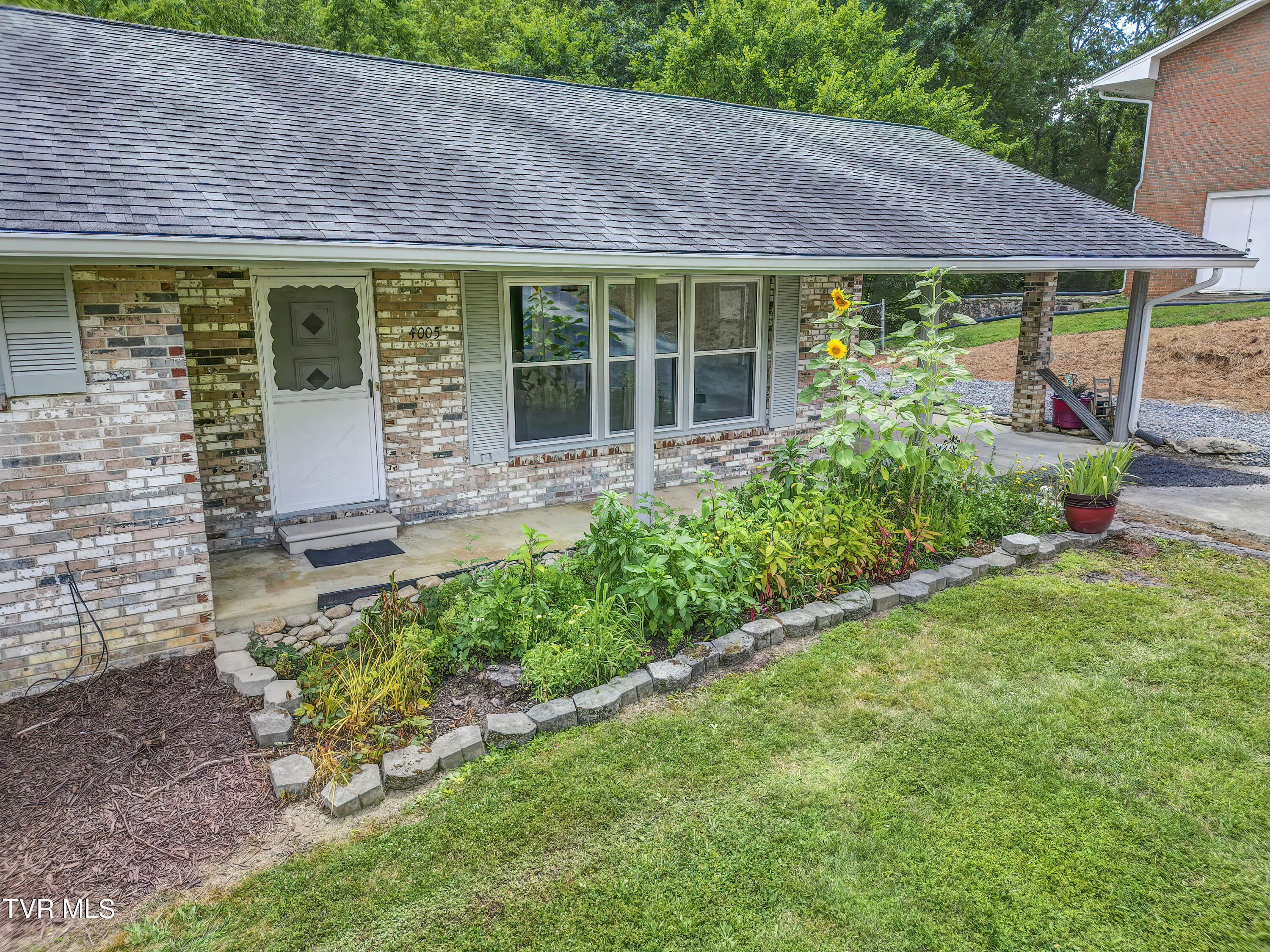 4005 Leaning Pine Road