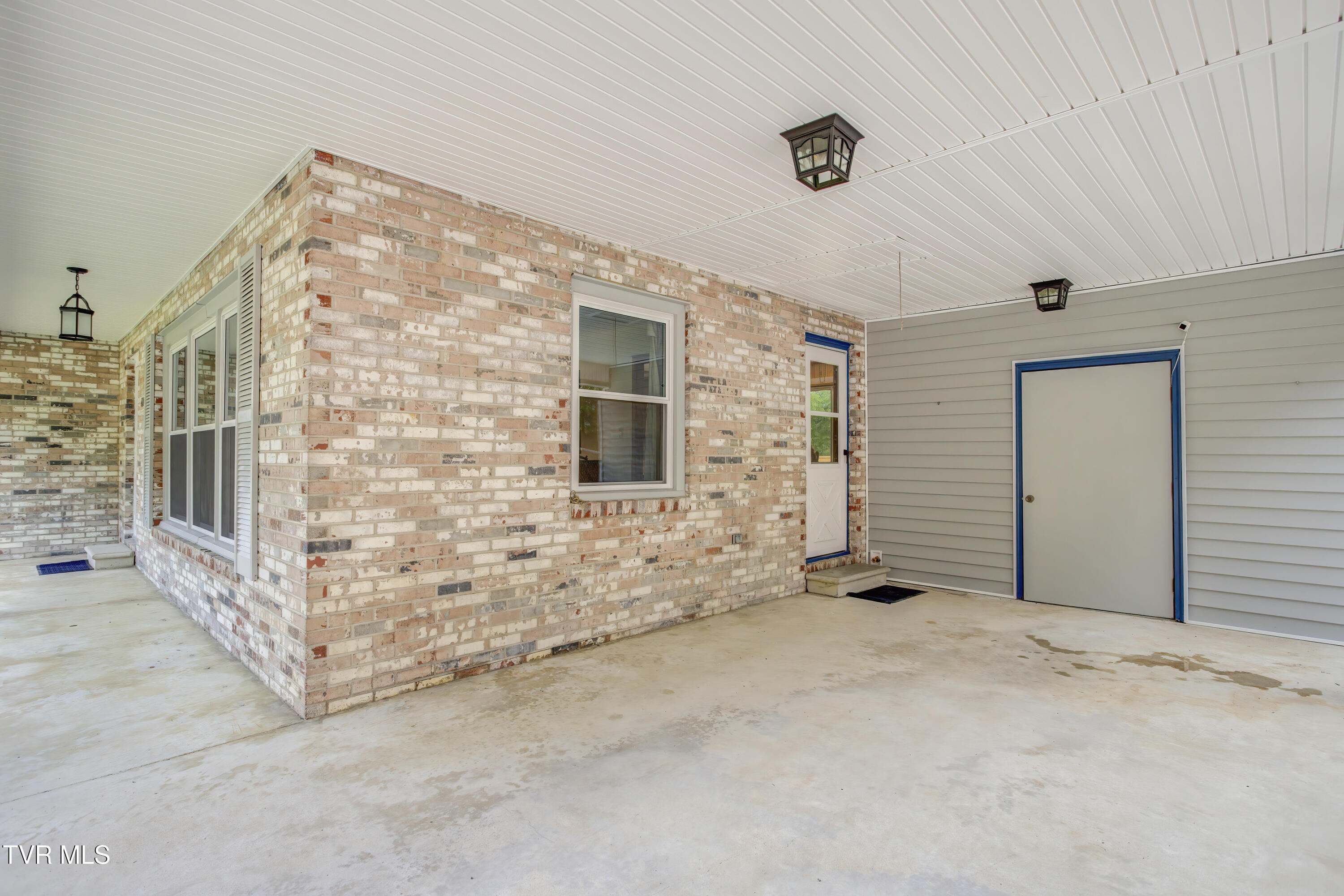 4005 Leaning Pine Road