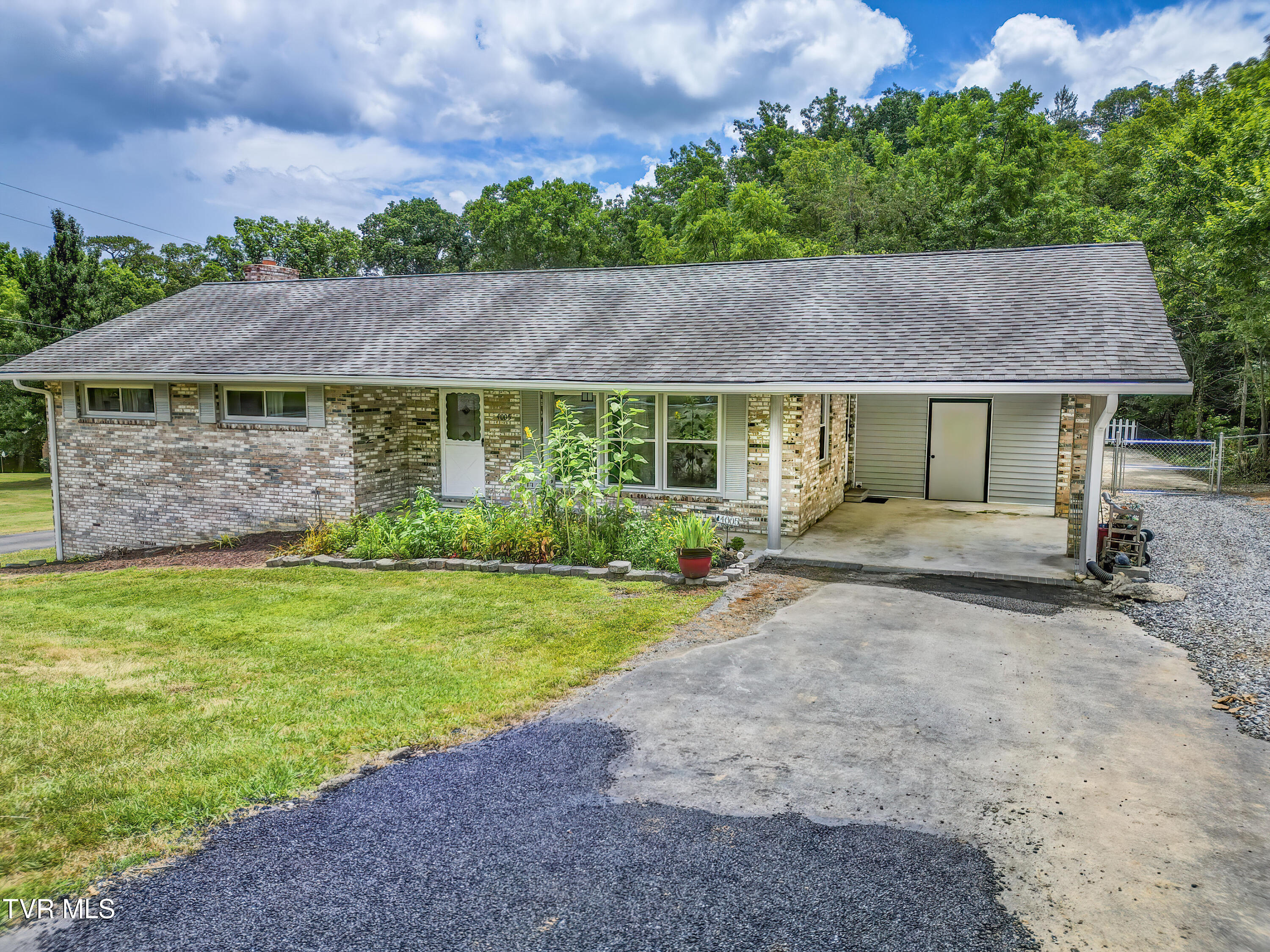 4005 Leaning Pine Road