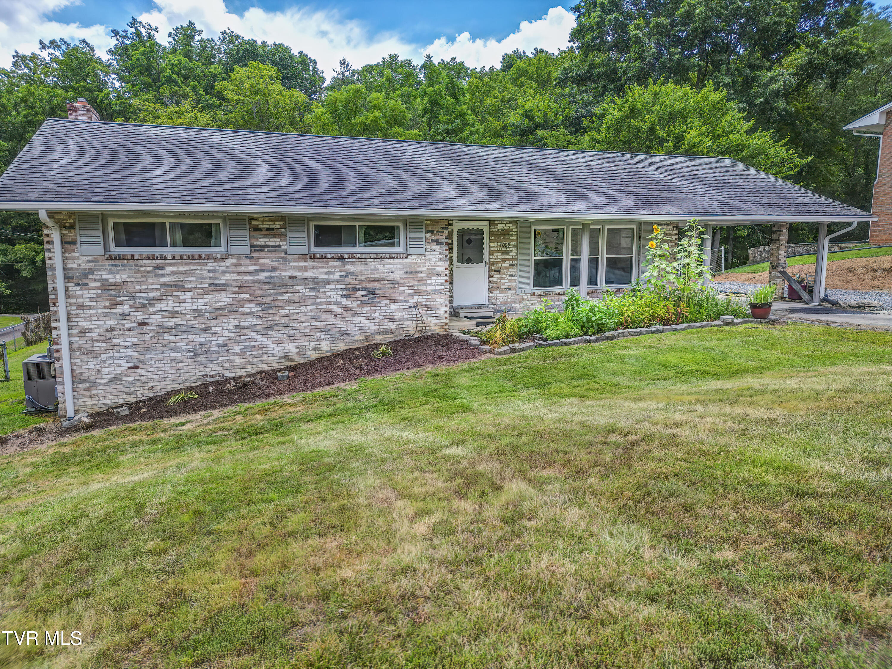 4005 Leaning Pine Road