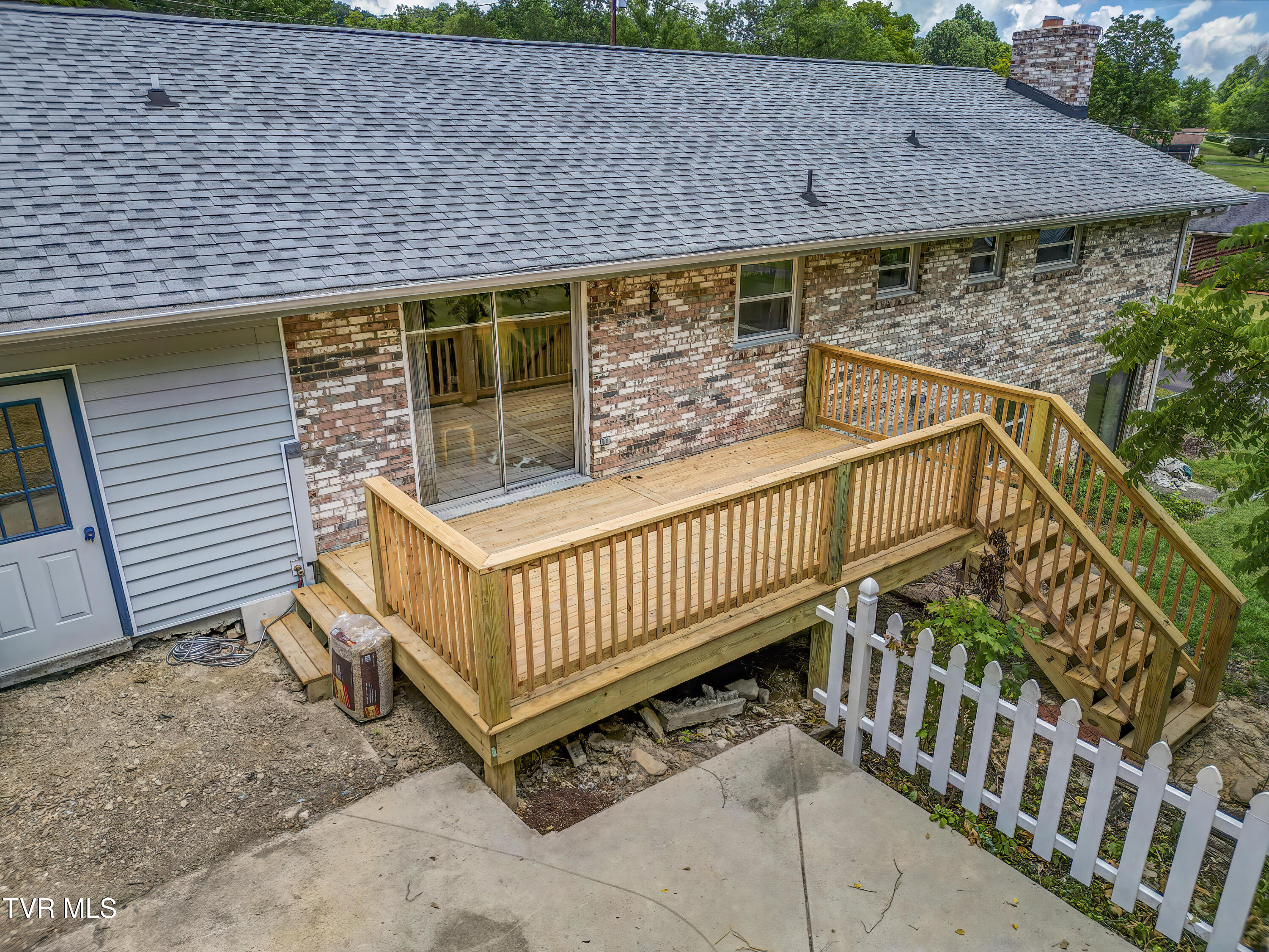 4005 Leaning Pine Road