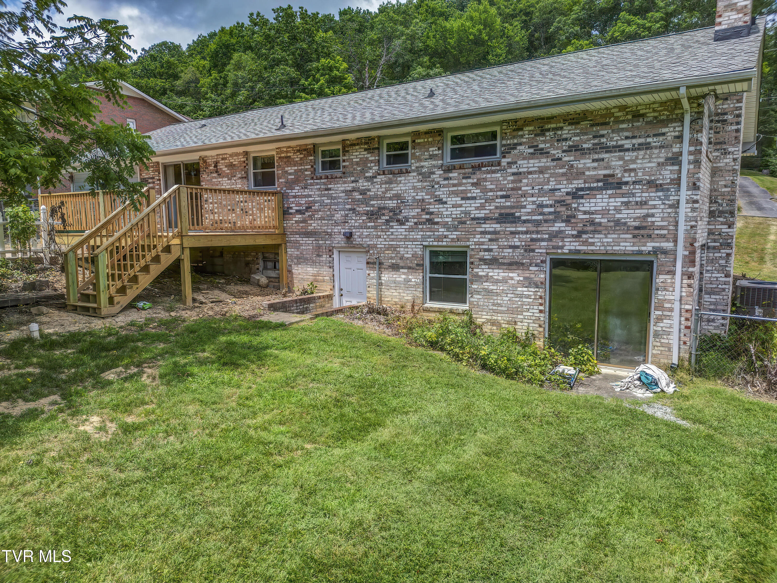 4005 Leaning Pine Road