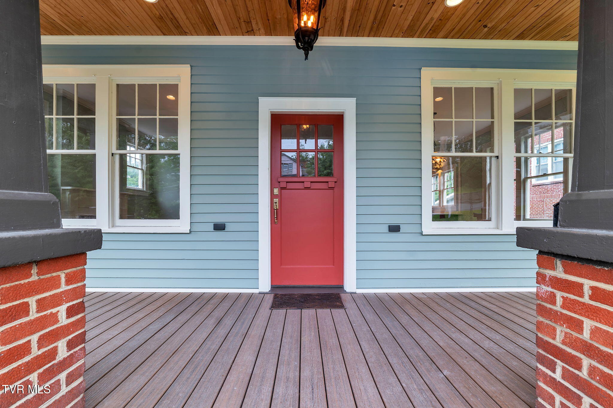 263 Northeast Oak Hill Street