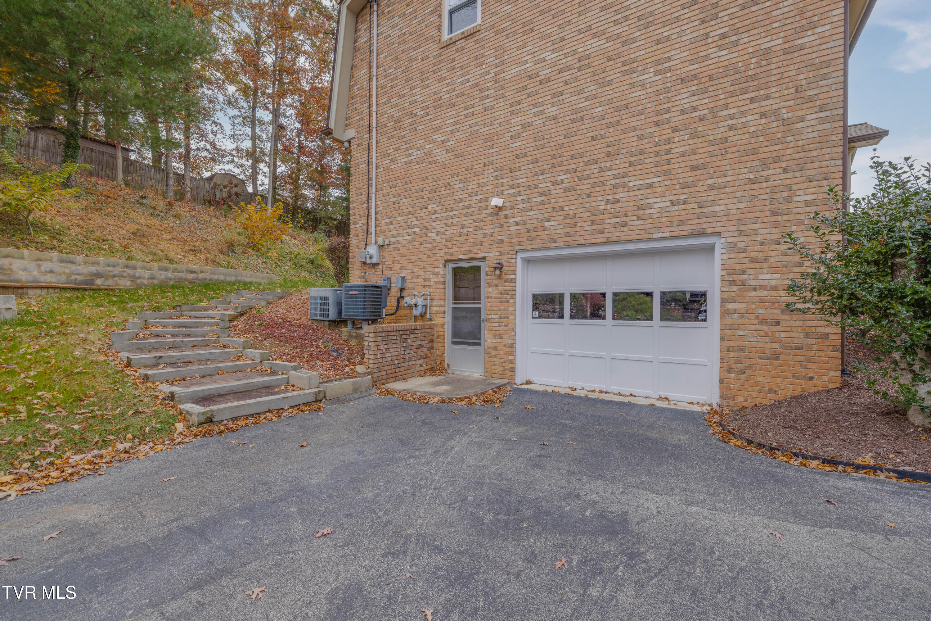 2104 Southcote Drive