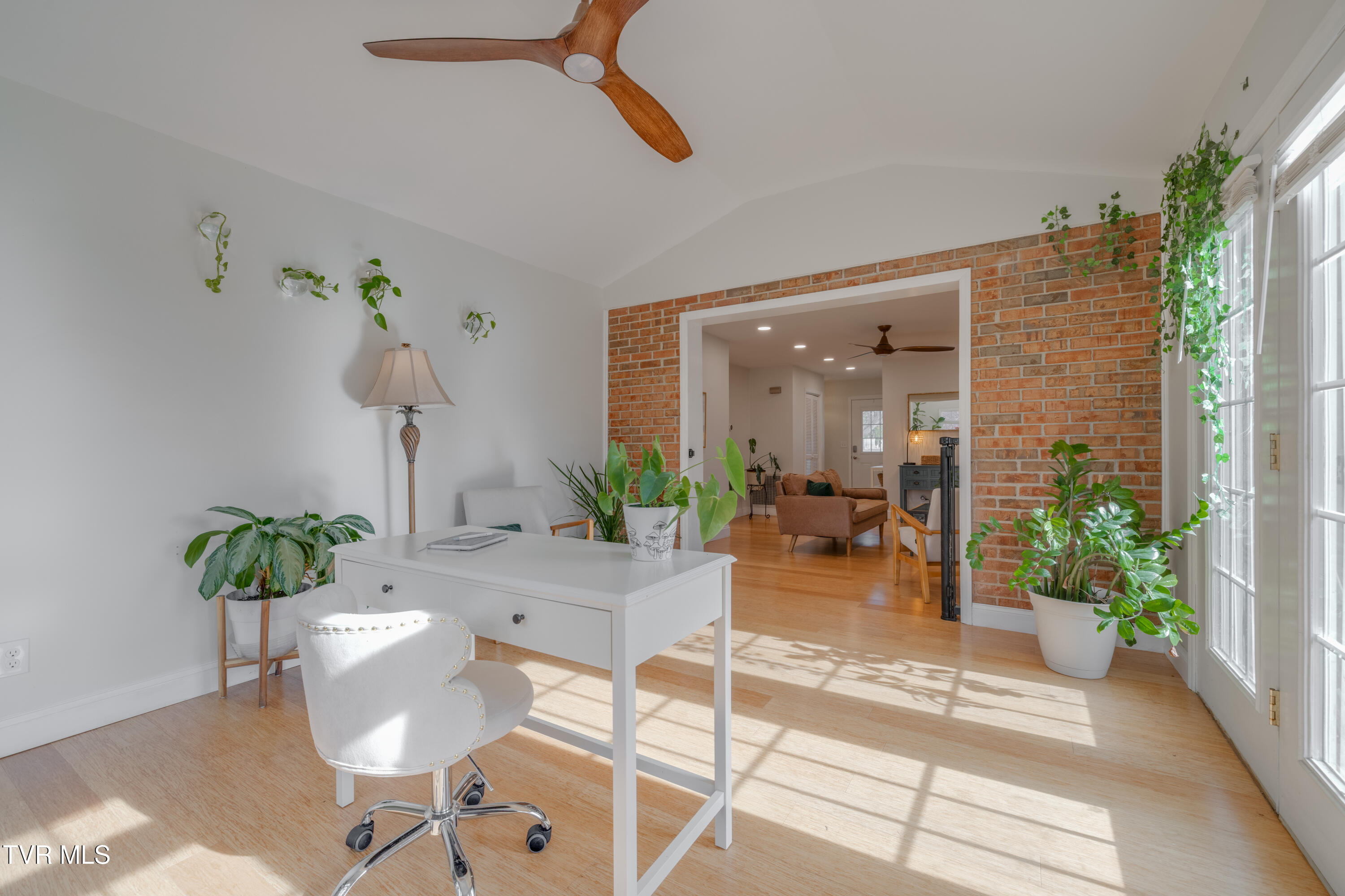 2405 Rambling Road
