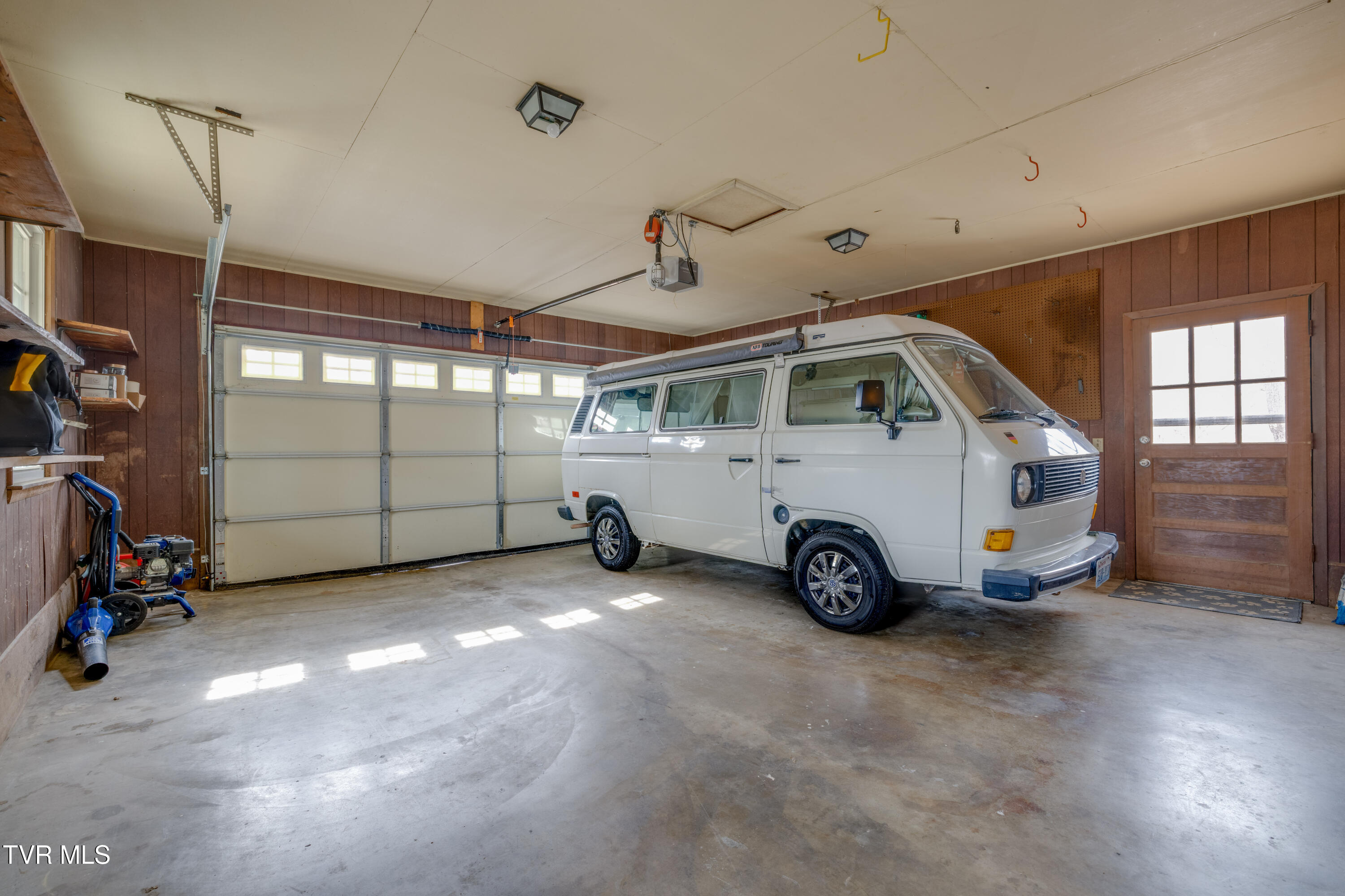 2405 Rambling Road
