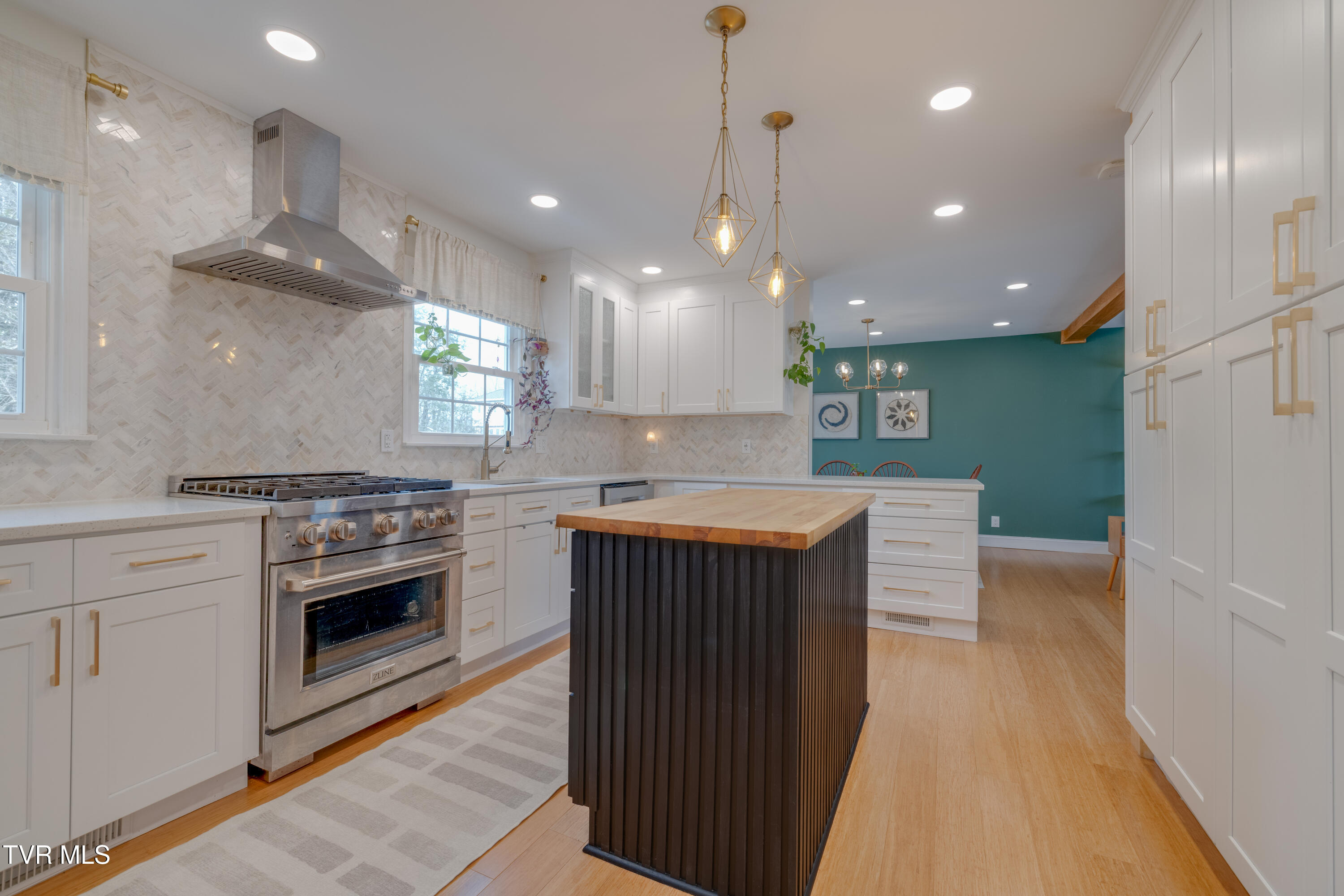 2405 Rambling Road