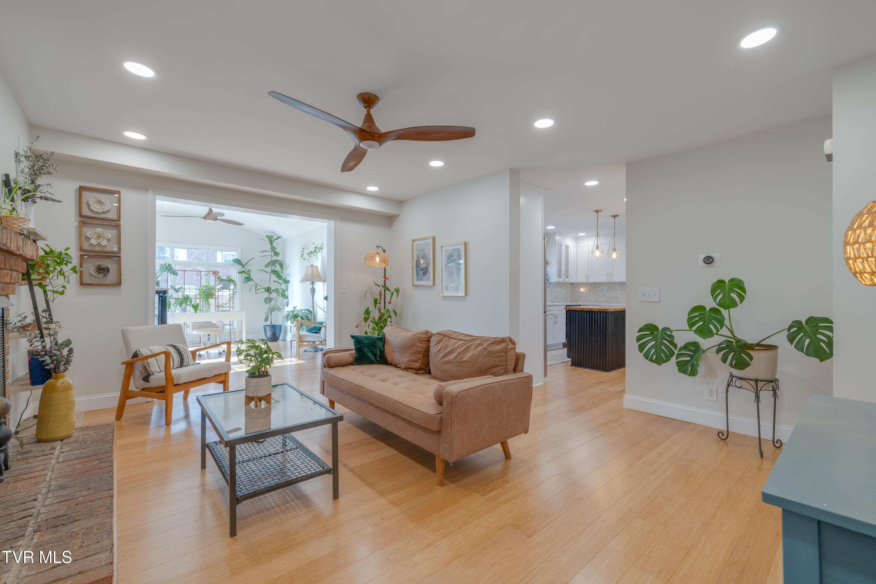 2405 Rambling Road