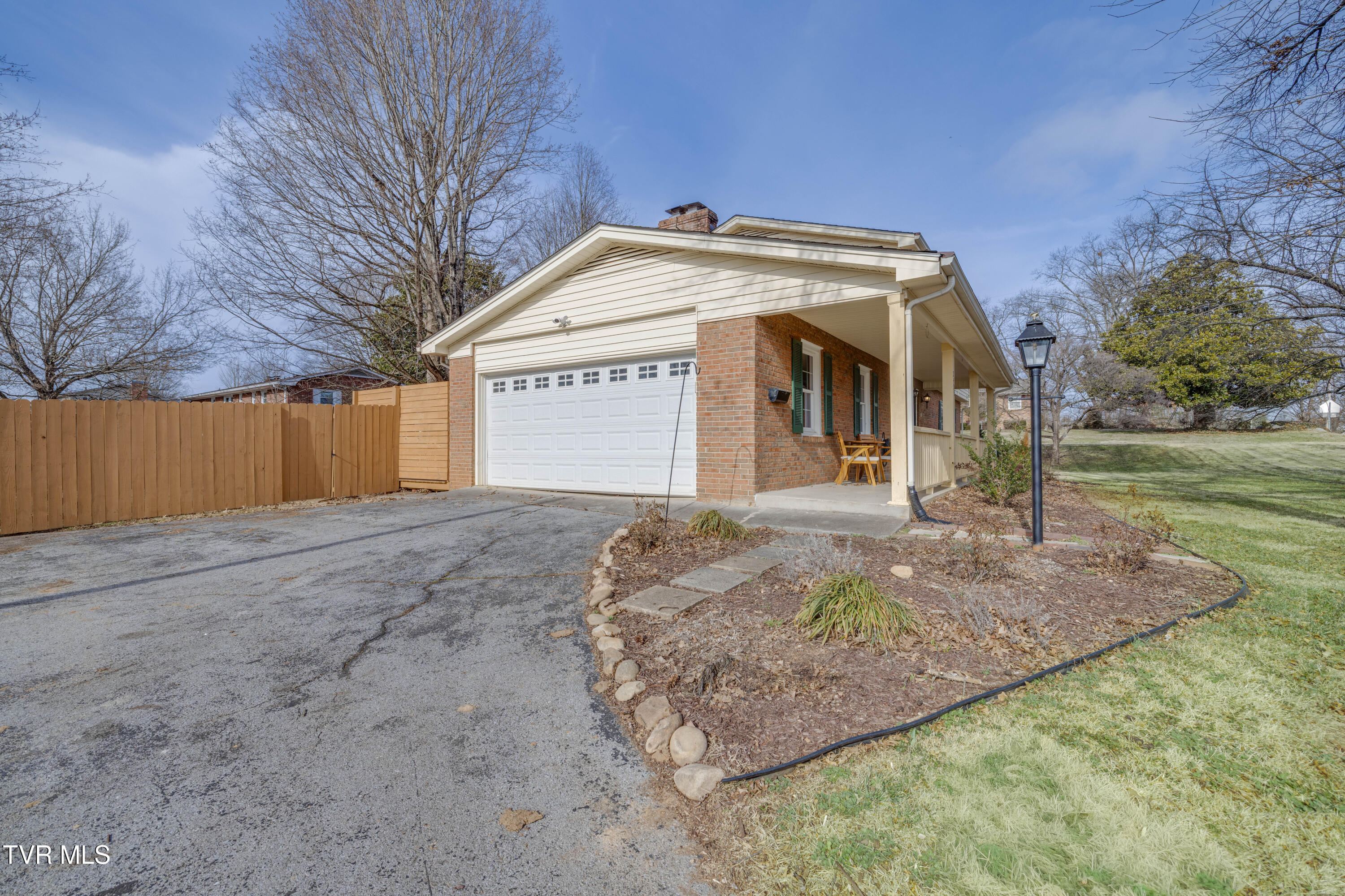 2405 Rambling Road