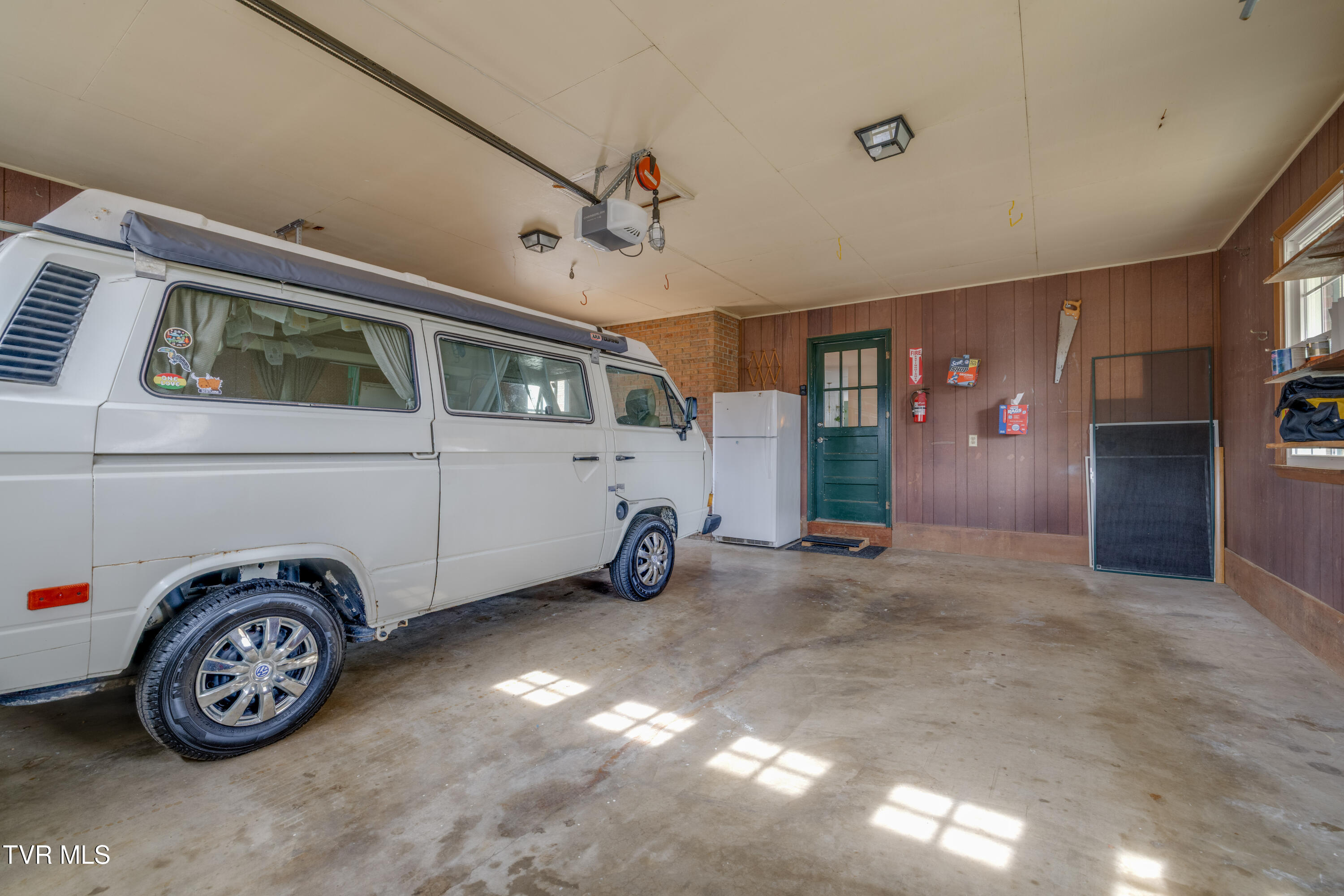2405 Rambling Road