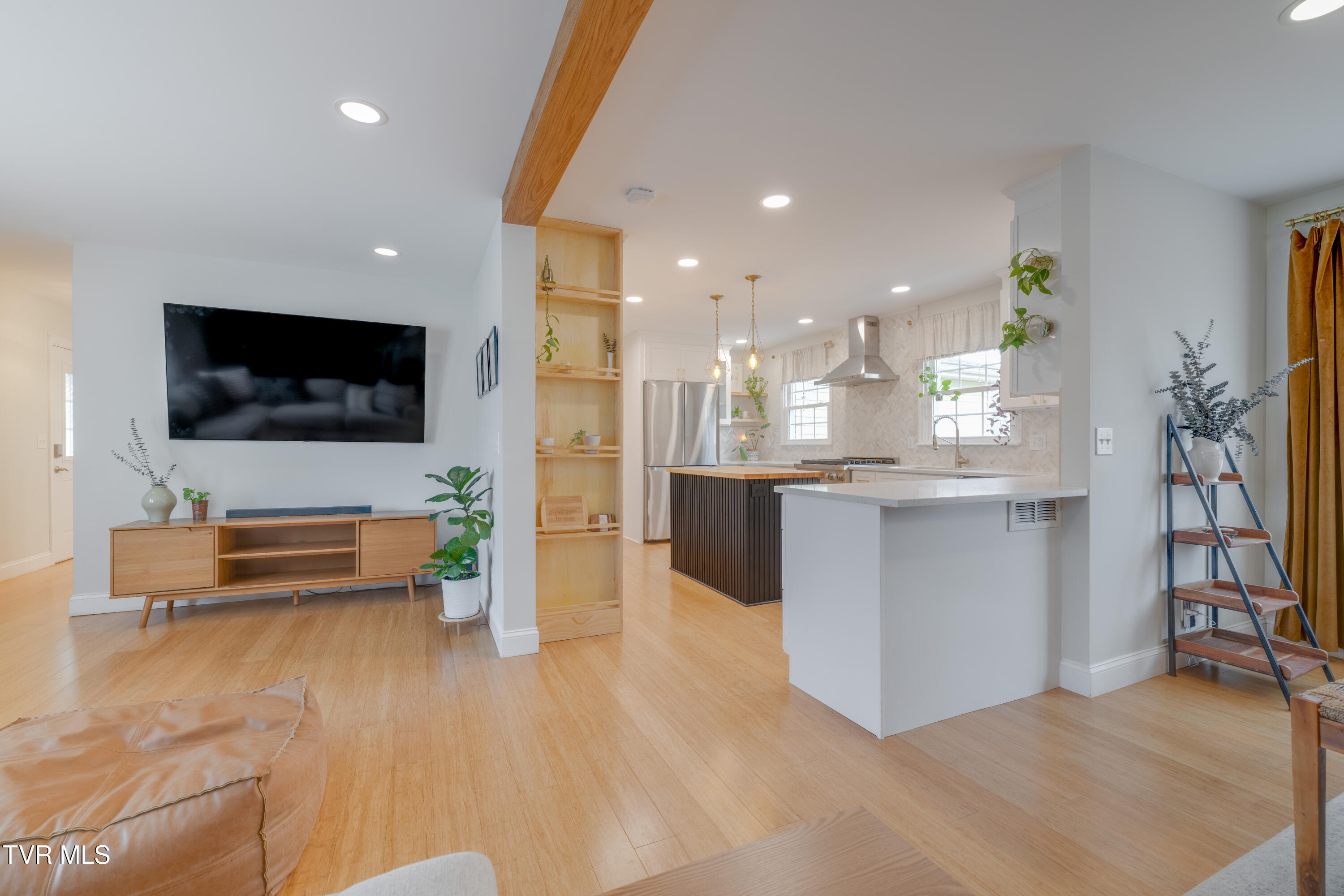 2405 Rambling Road