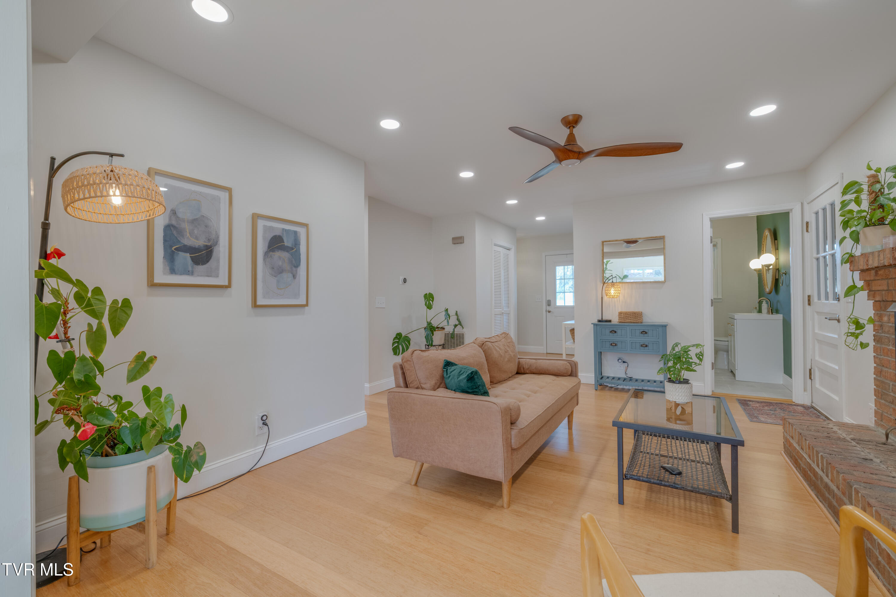 2405 Rambling Road