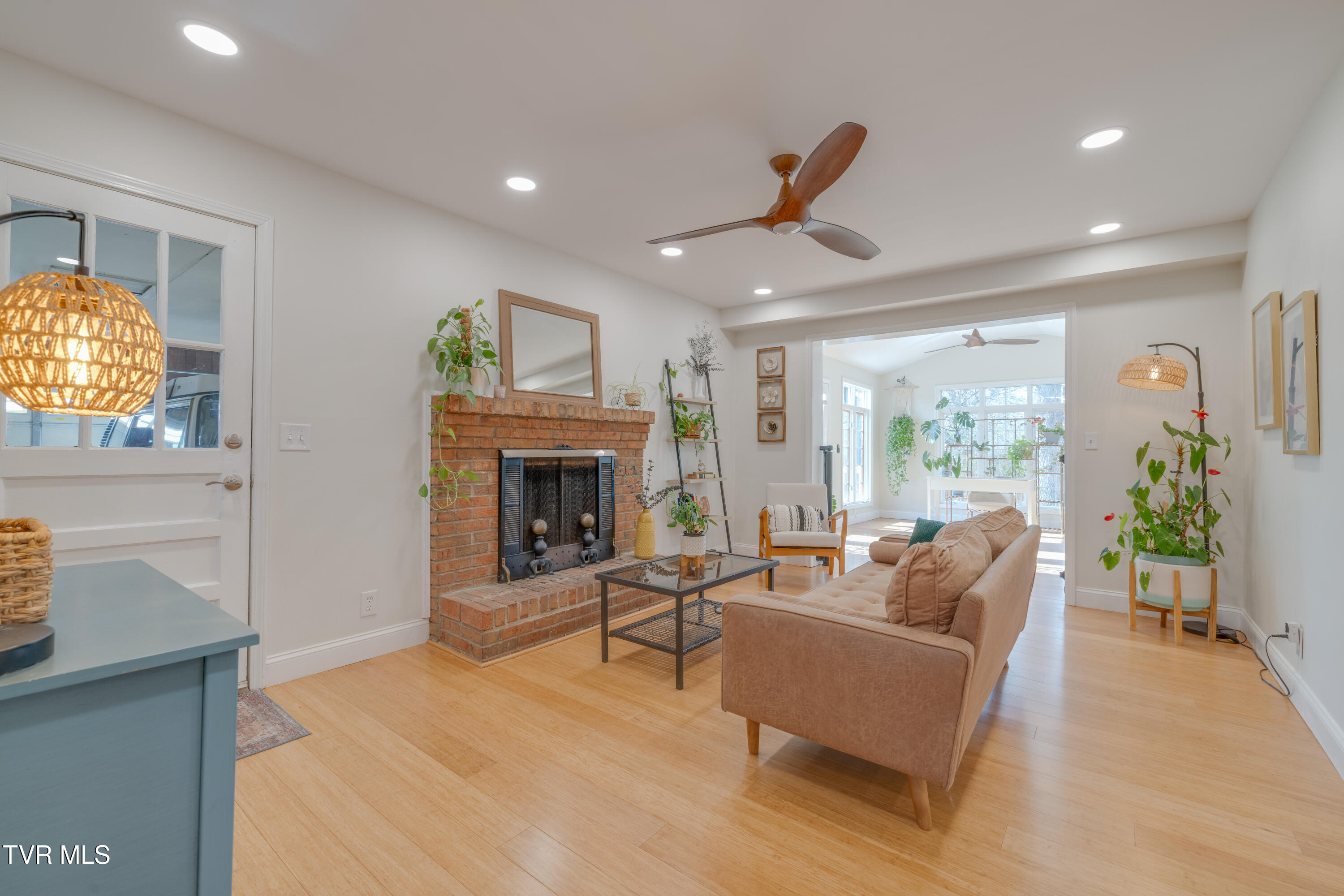 2405 Rambling Road