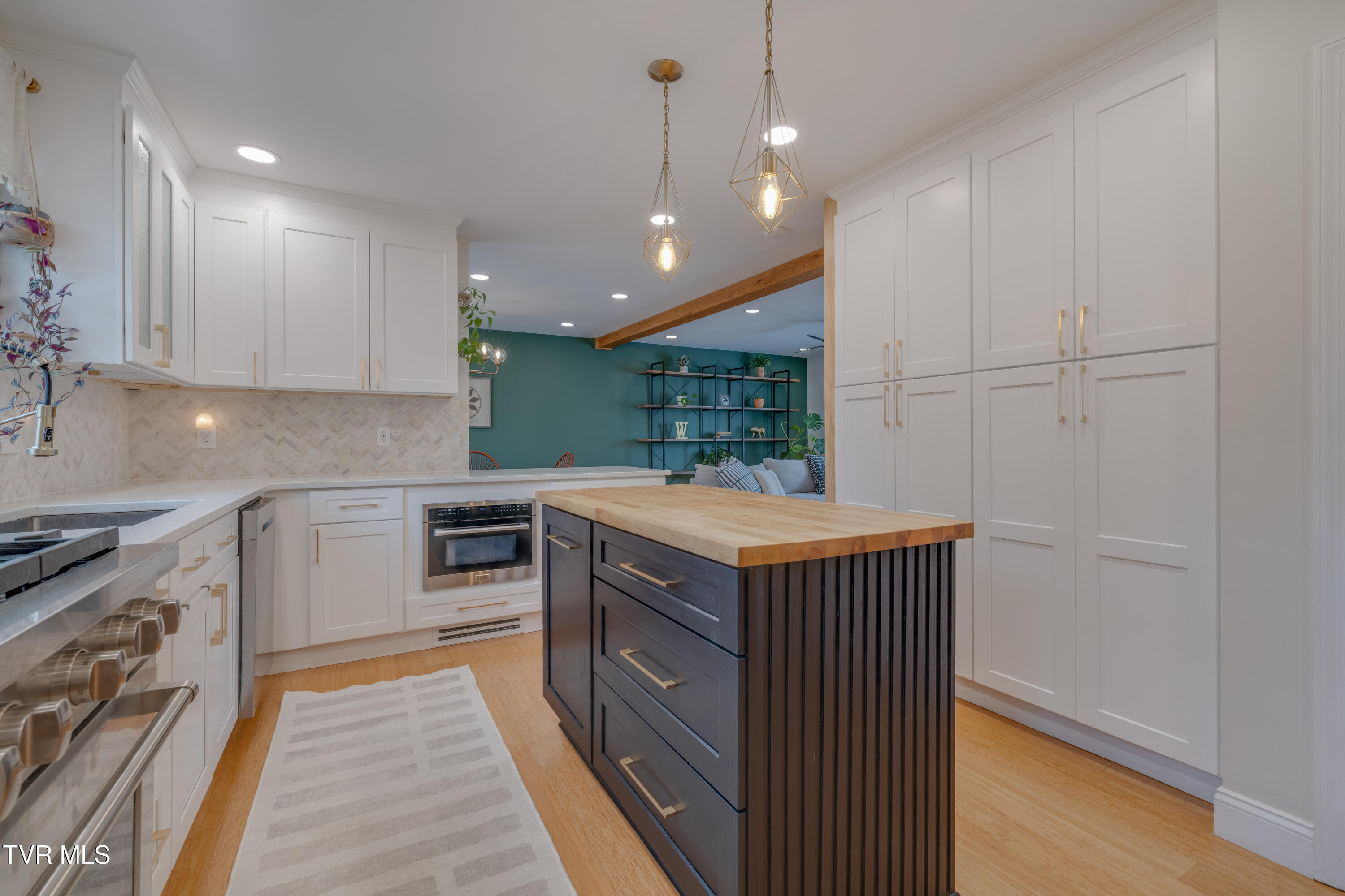 2405 Rambling Road