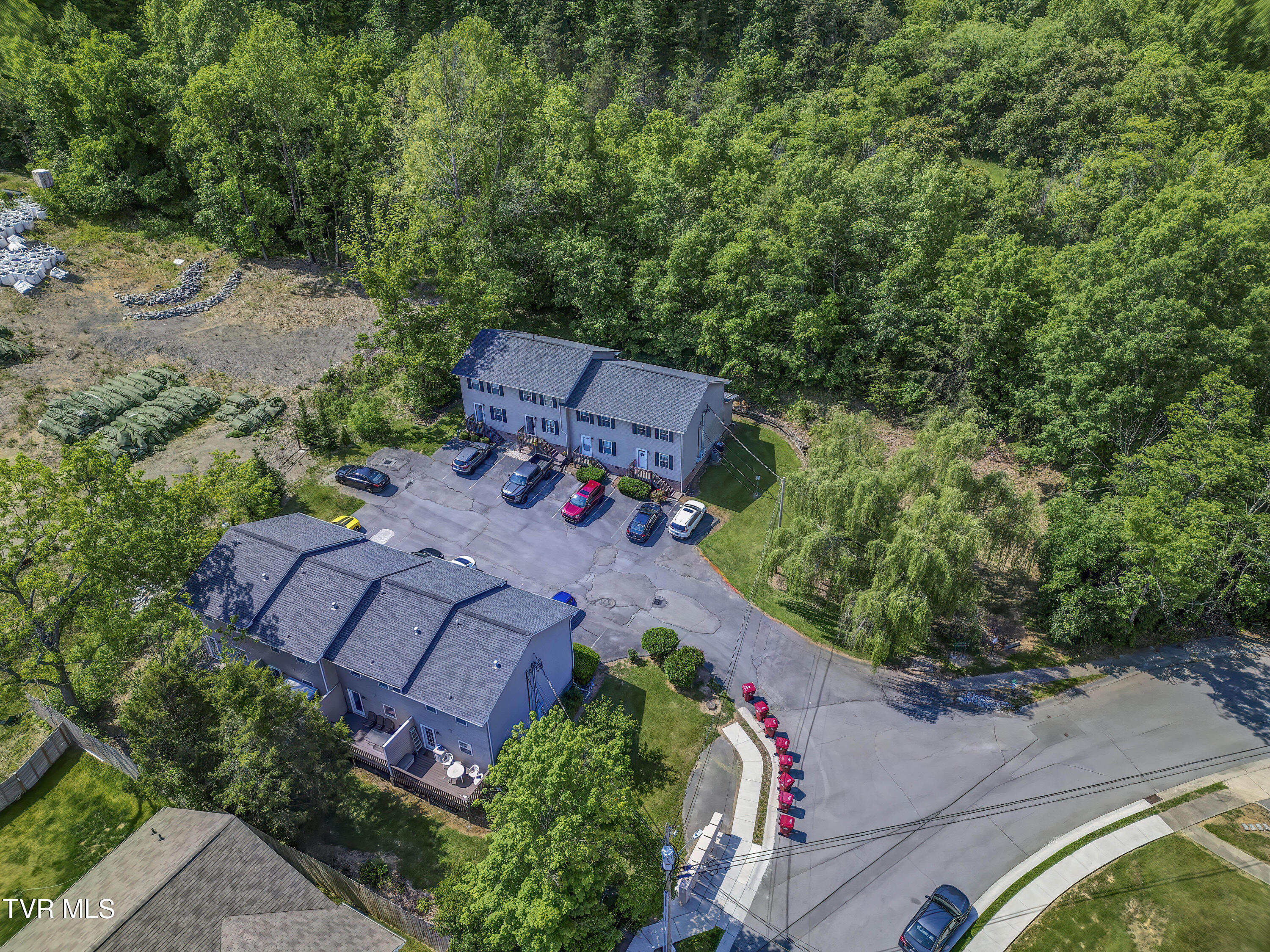 200 Arrowhead Drive 1