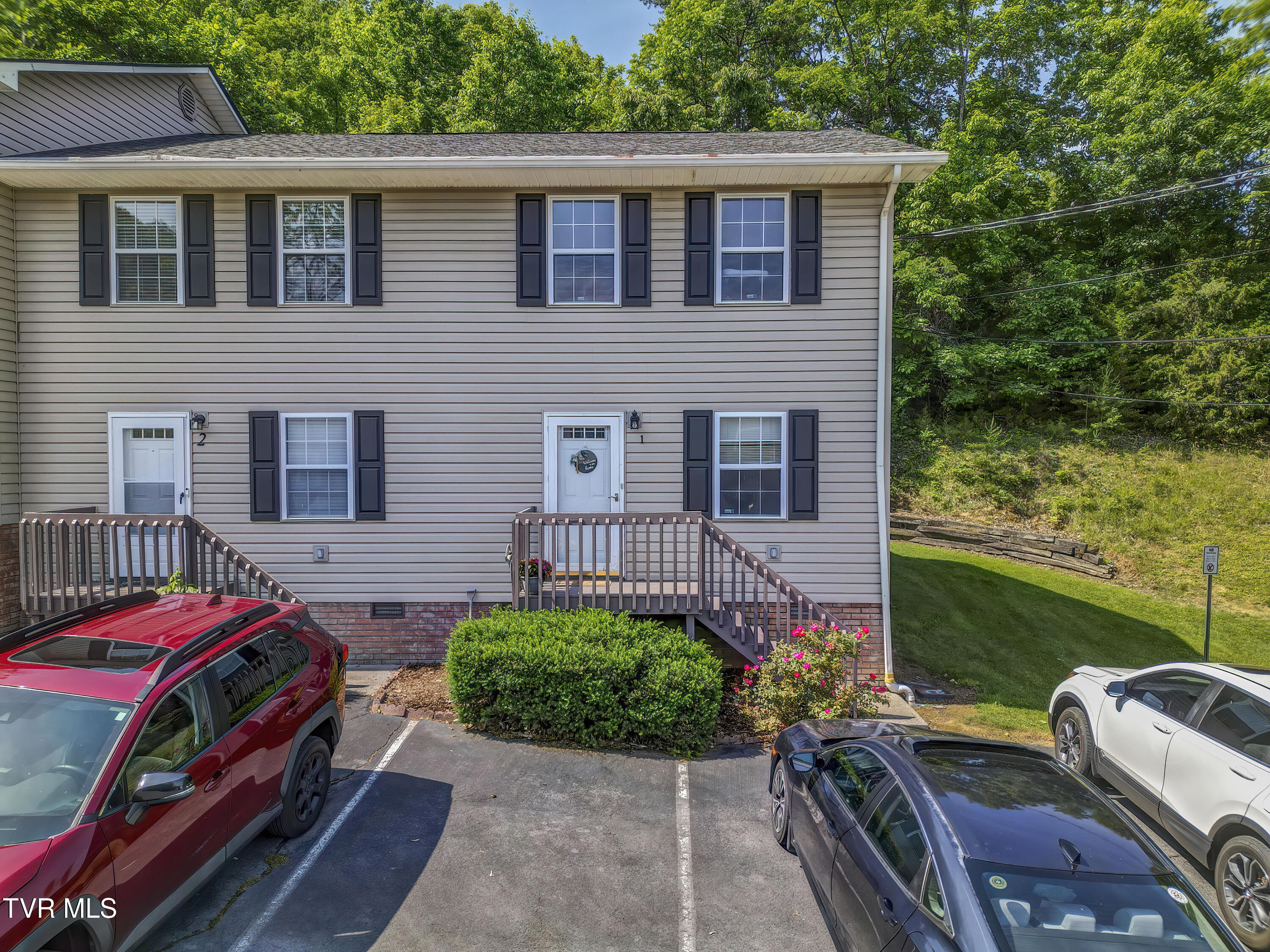 200 Arrowhead Drive 1