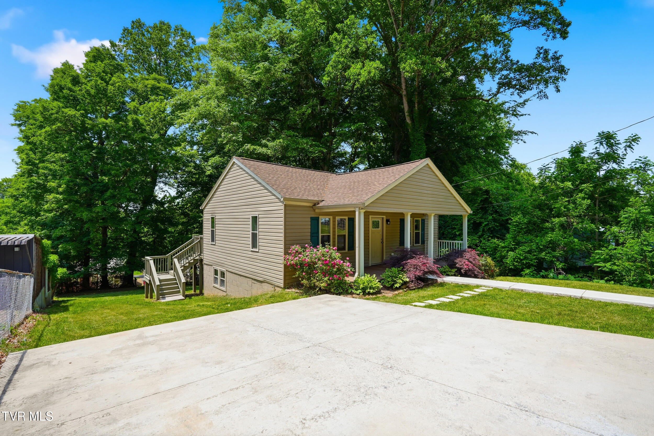1516 Rock Rose Road