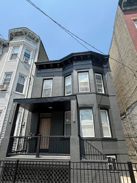 22 GRACE ST Unit: 1