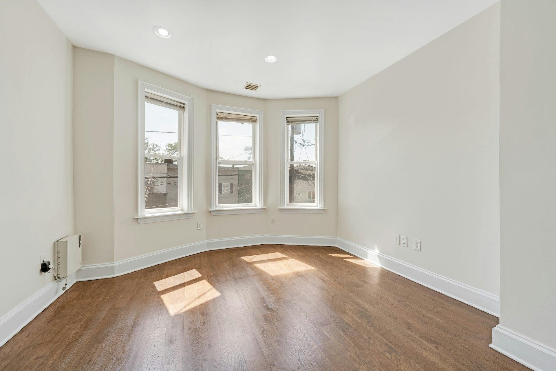 22 GRACE ST Unit: 2