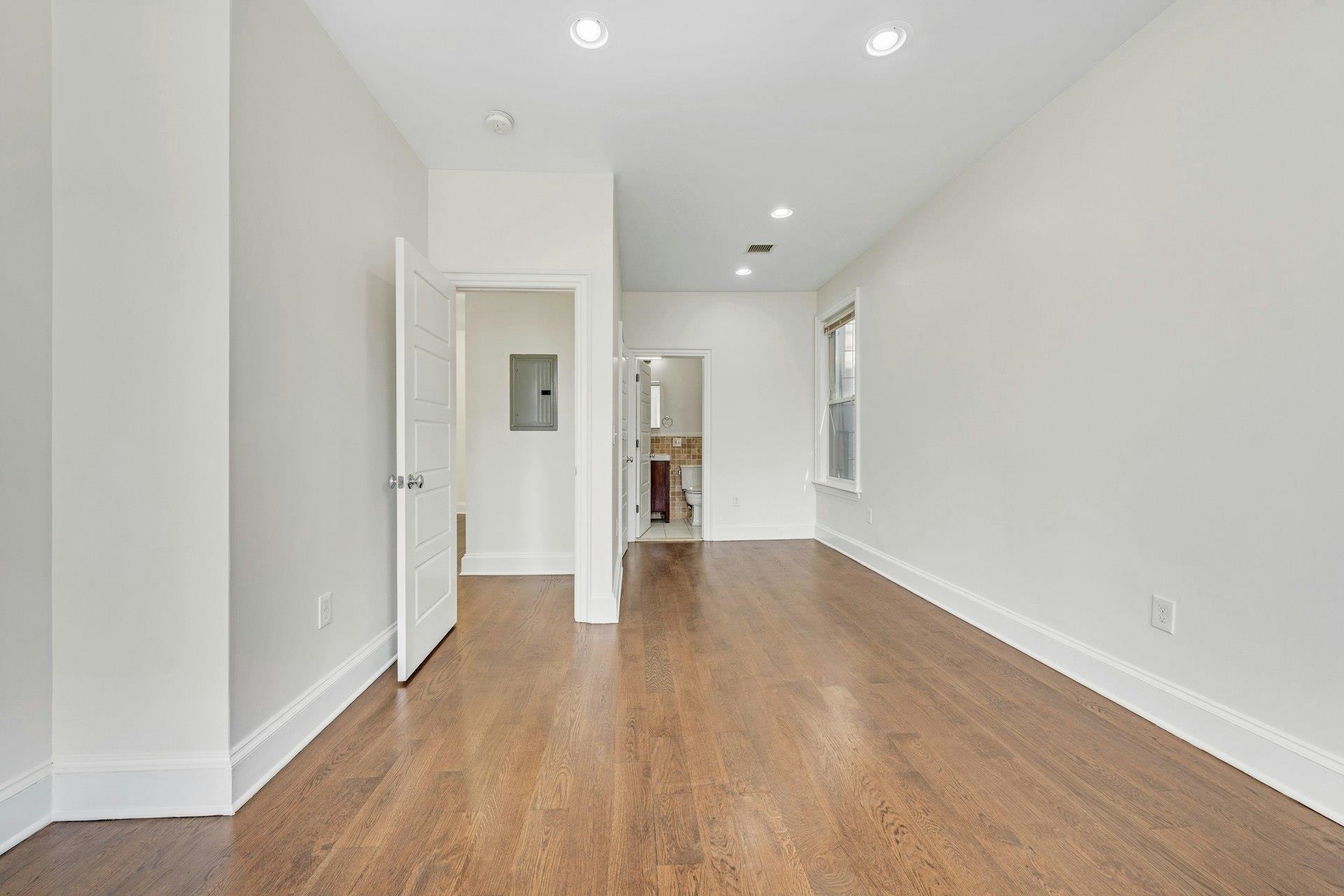22 GRACE ST Unit: 2