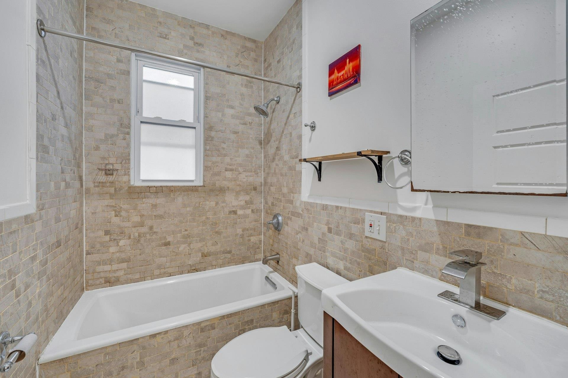 22 GRACE ST Unit: 2