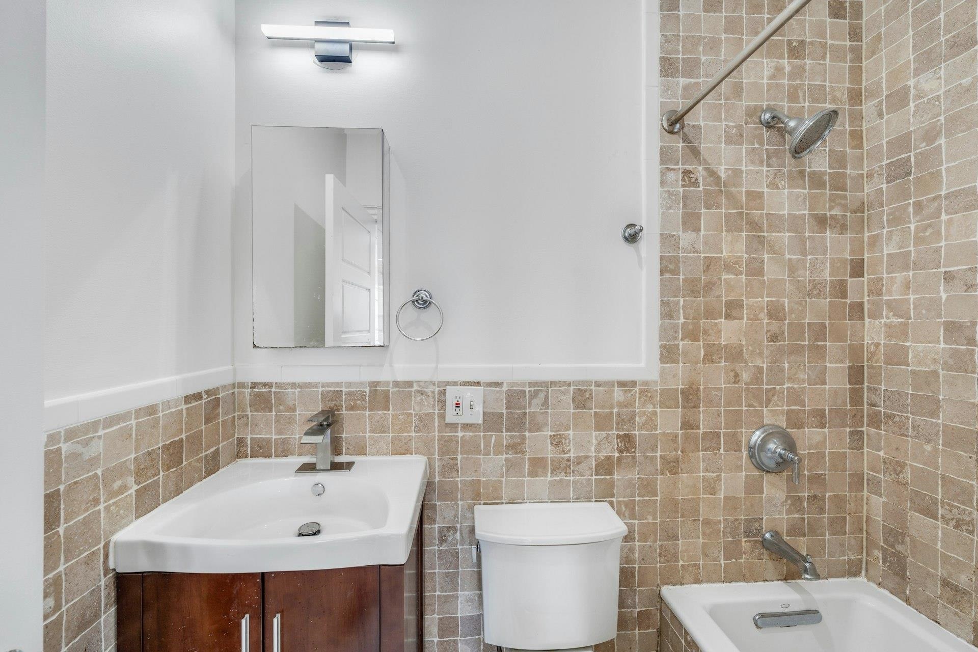 22 GRACE ST Unit: 2