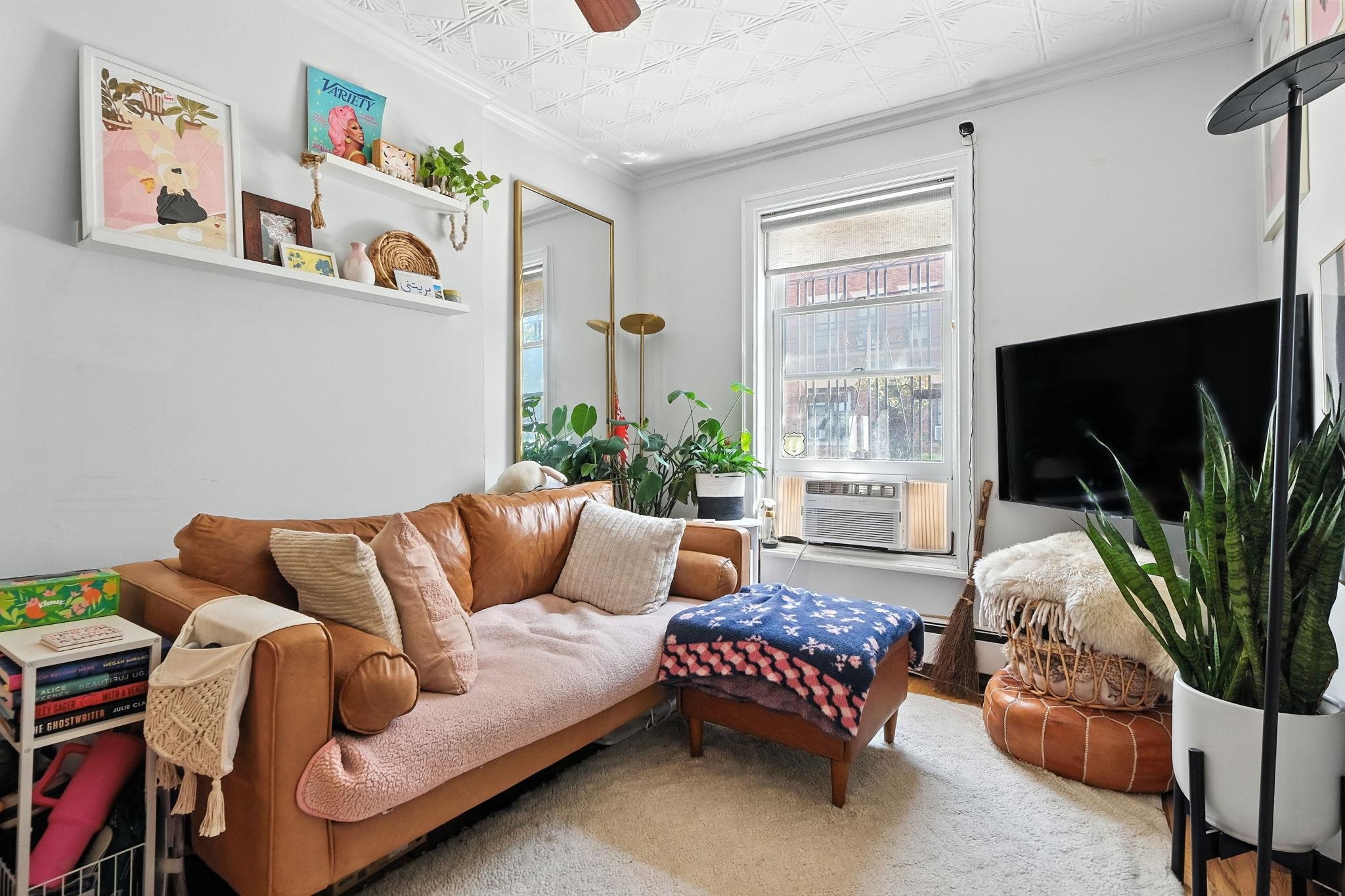 204 WILLOW AVE Unit: 1R