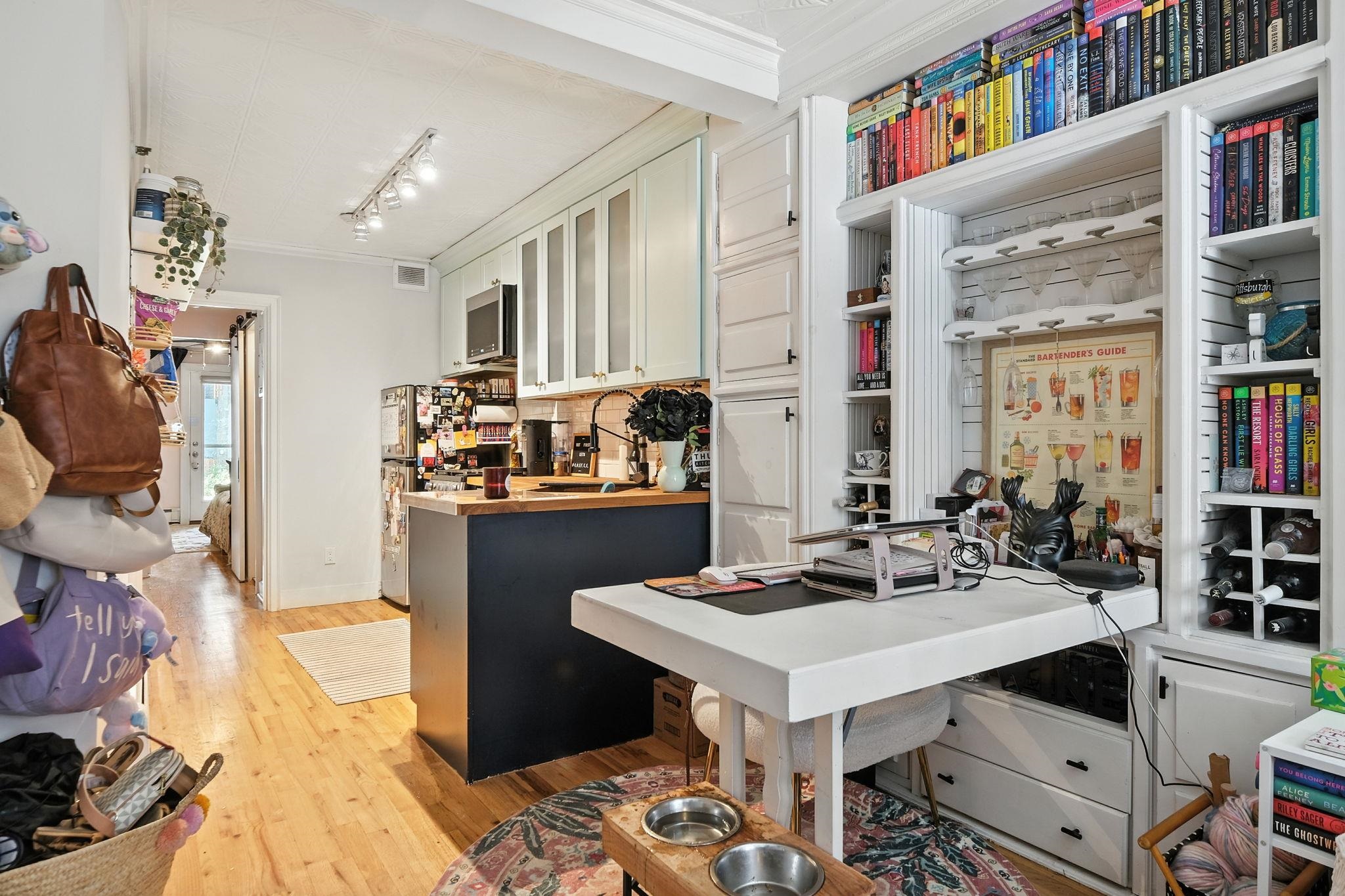 204 WILLOW AVE Unit: 1R