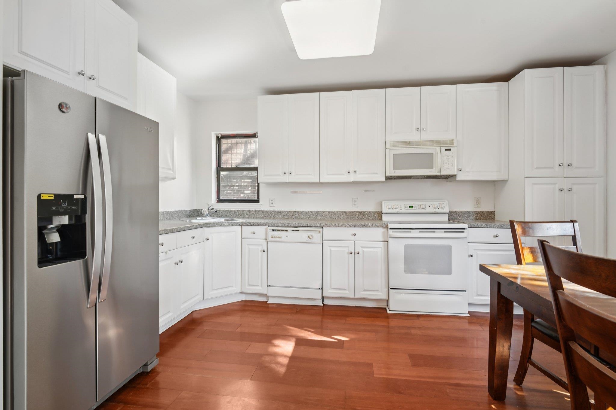 8915 BERGENWOOD AVE Unit: 12