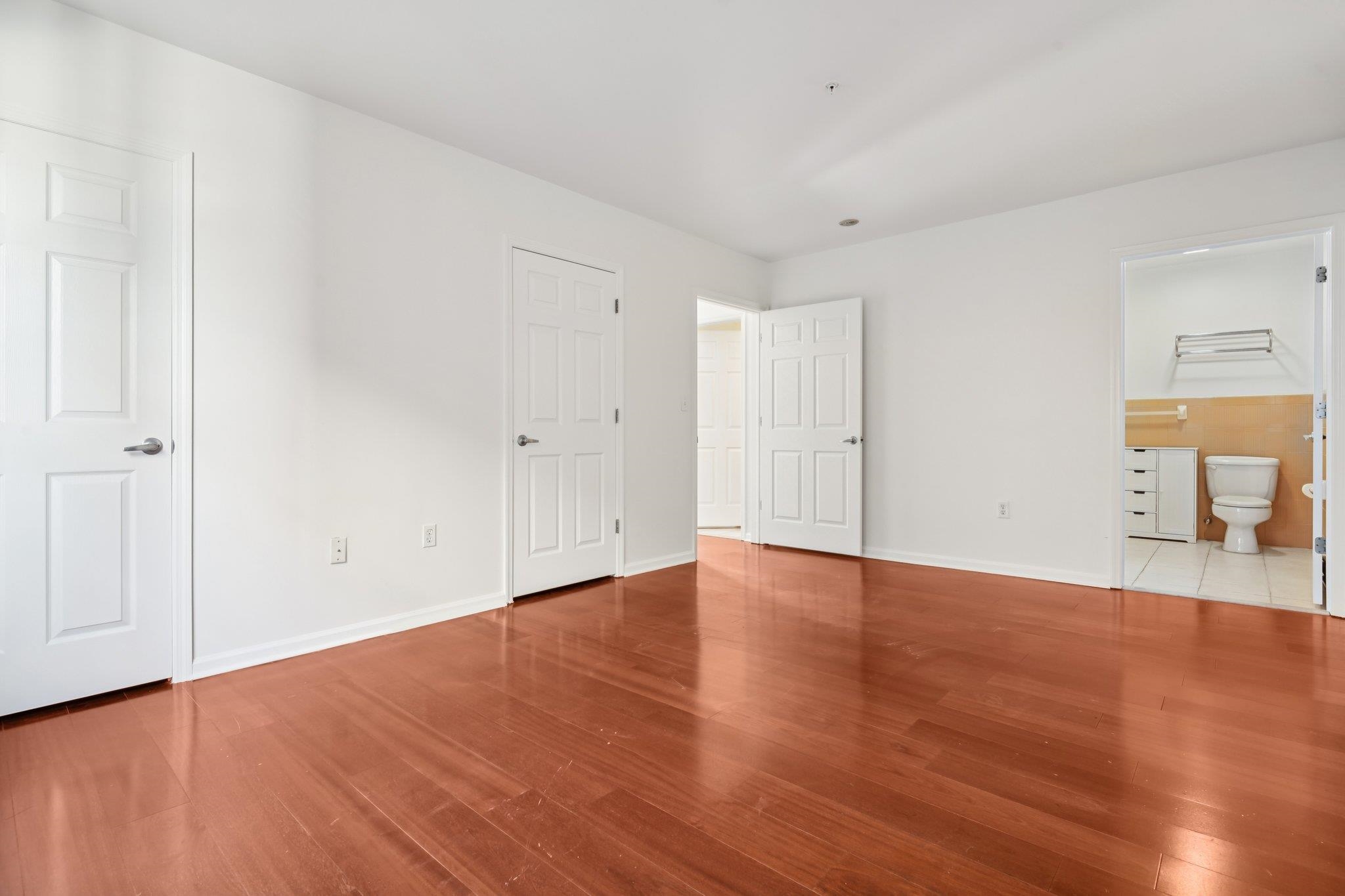 8915 BERGENWOOD AVE Unit: 12