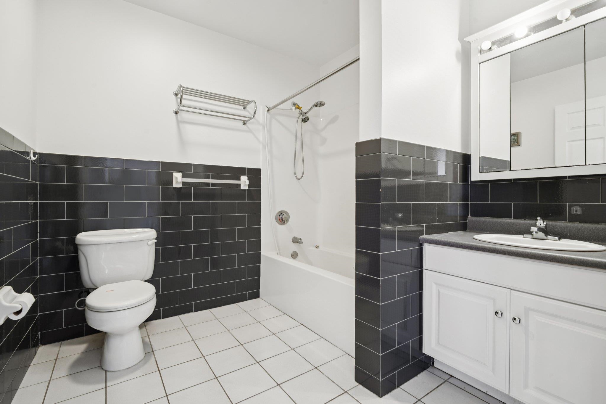 8915 BERGENWOOD AVE Unit: 12